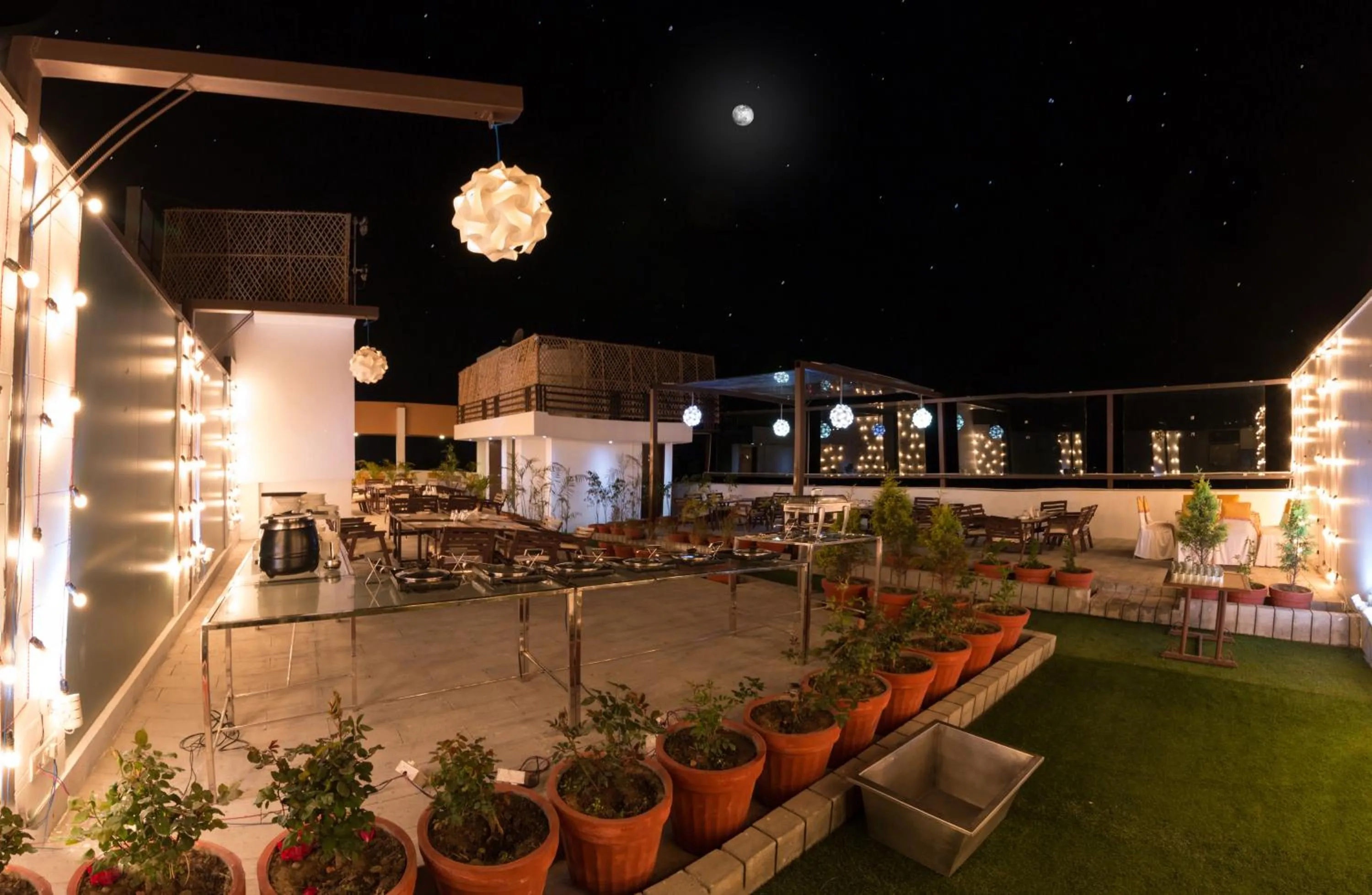 Restaurant/places to eat in The Solitaire Express