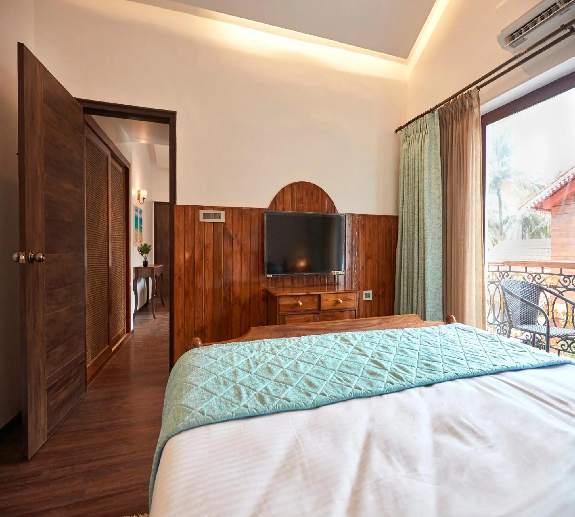 Photo of the whole room, Bed in Sea Queen Beach Resort & Spa