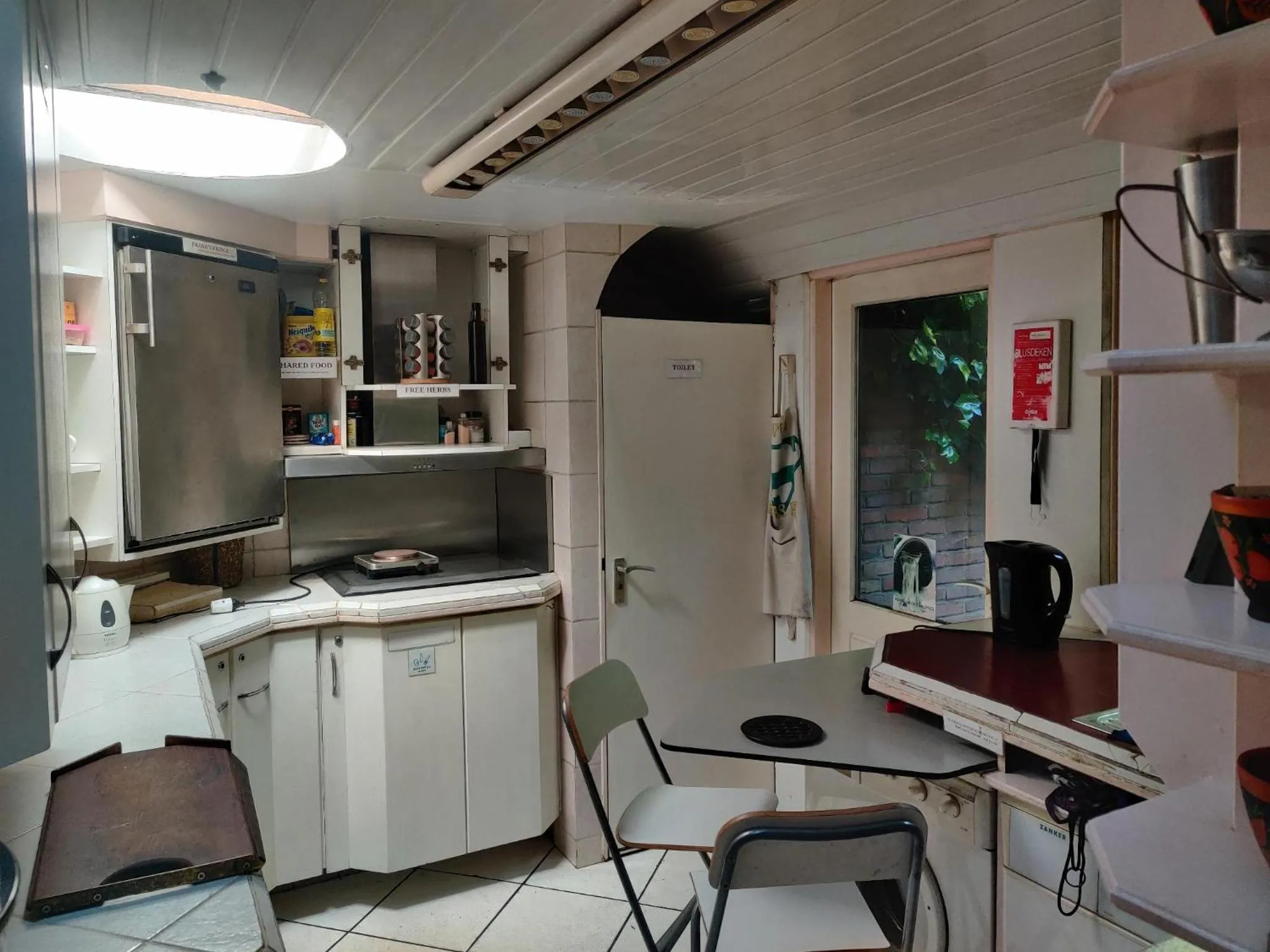 kitchen in Frank's Backpackers
