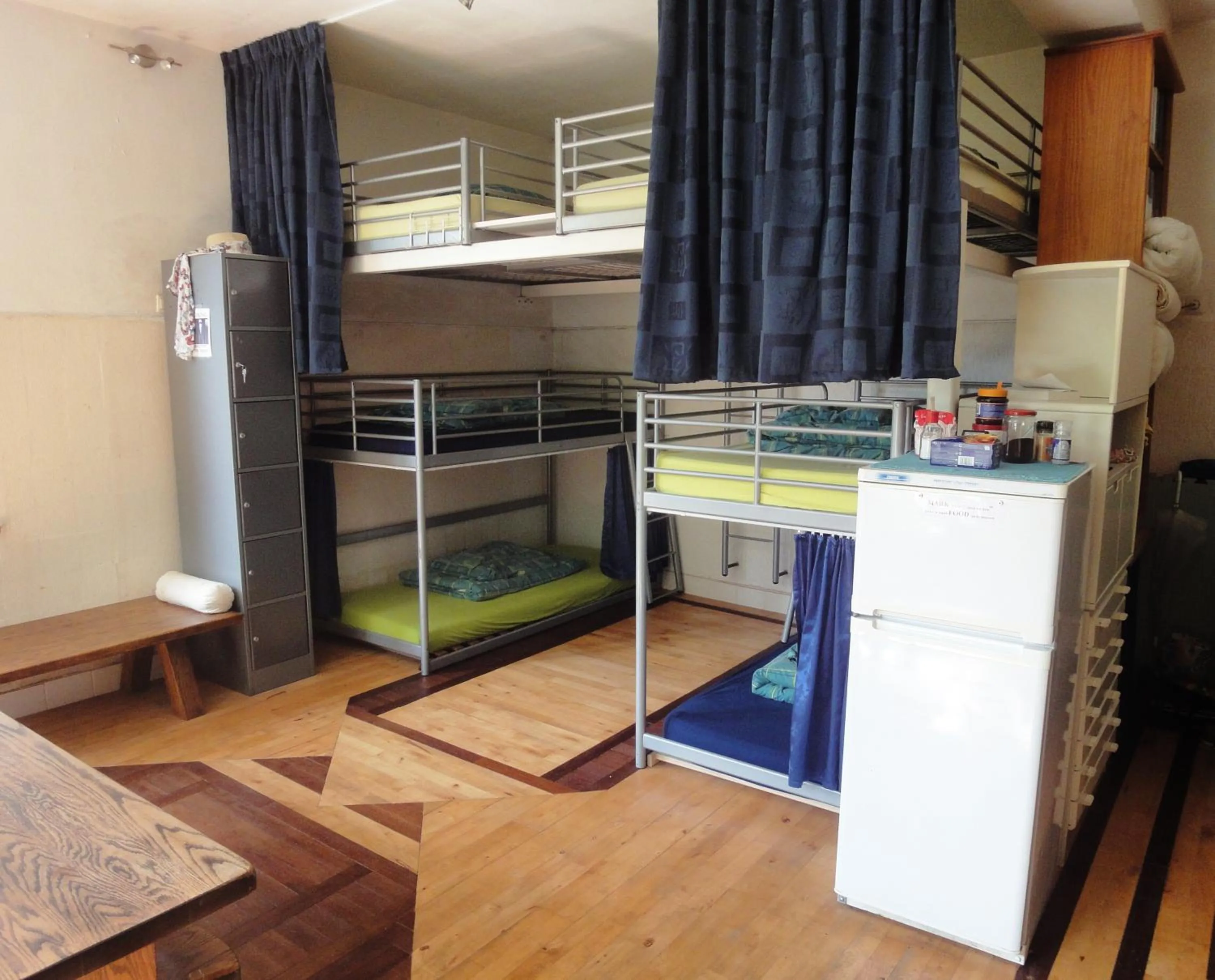 Photo of the whole room in Frank's Backpackers