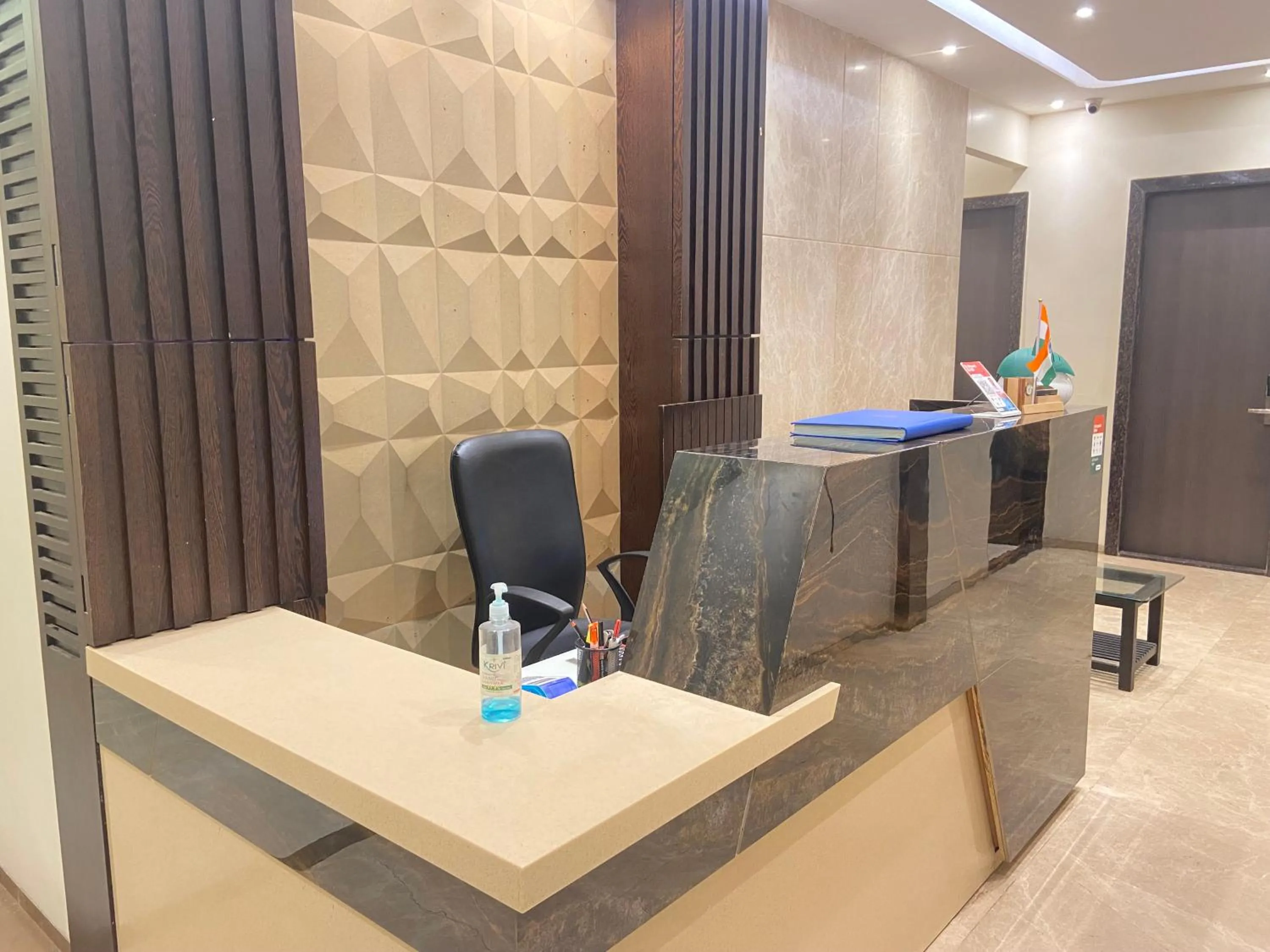 Lobby or reception in Hotel Oyster Suite Andheri West