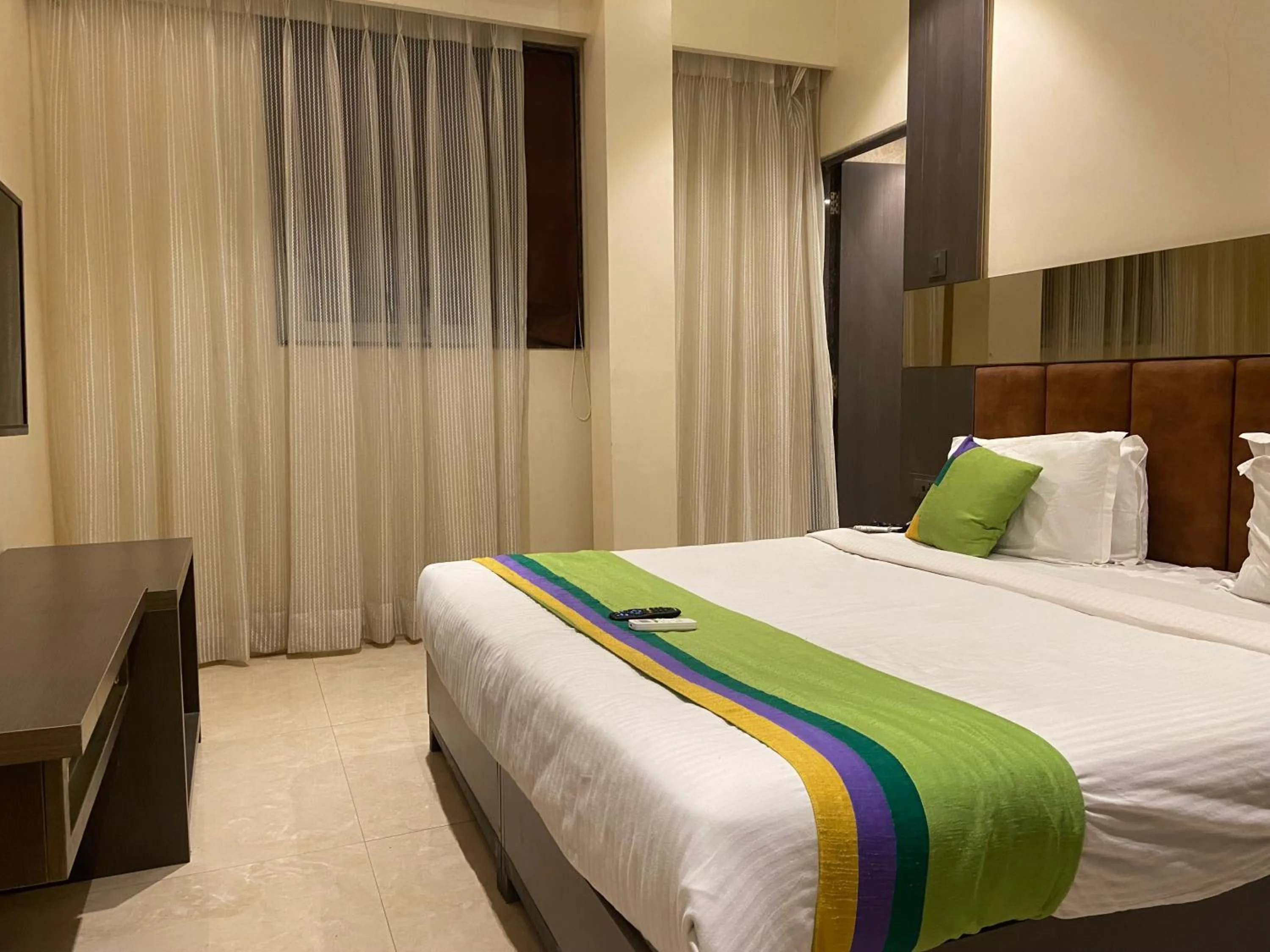 Bedroom, Bed in Hotel Oyster Suite Andheri West