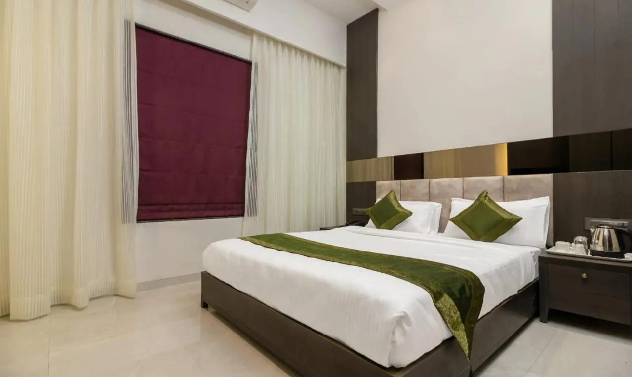Shower, Bed in Hotel Oyster Suite Andheri West