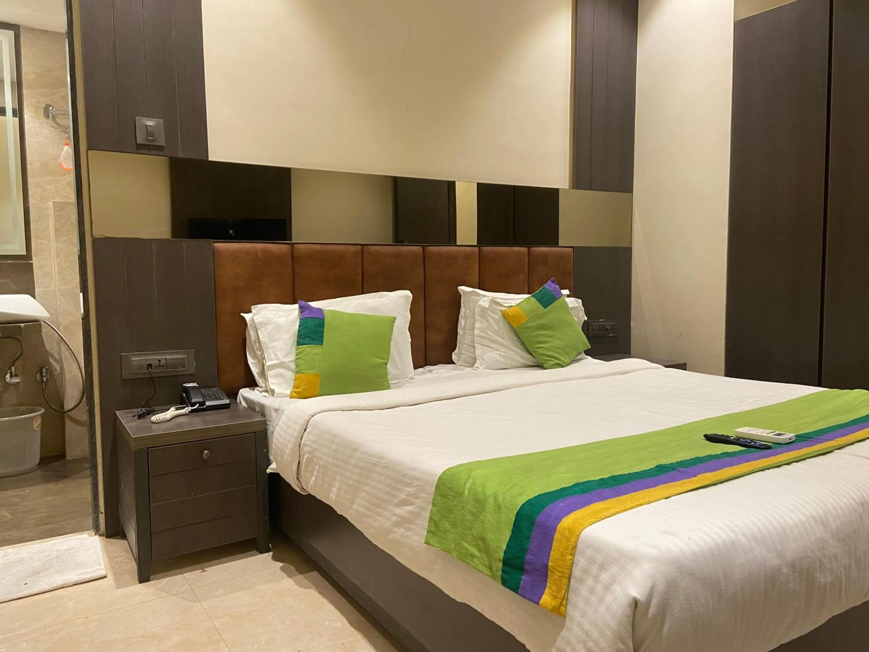 Bedroom, Bed in Hotel Oyster Suite Andheri West