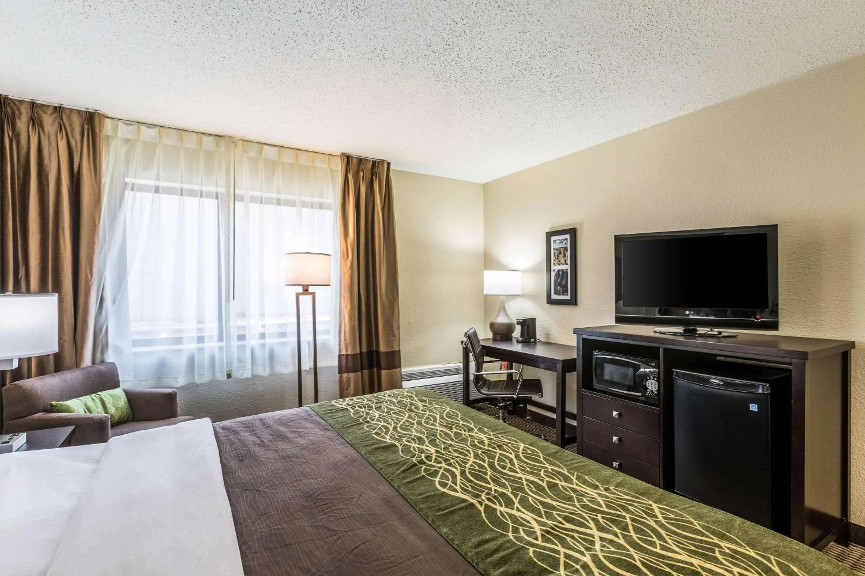 Bedroom, Bed in Comfort Inn Detroit Downtown