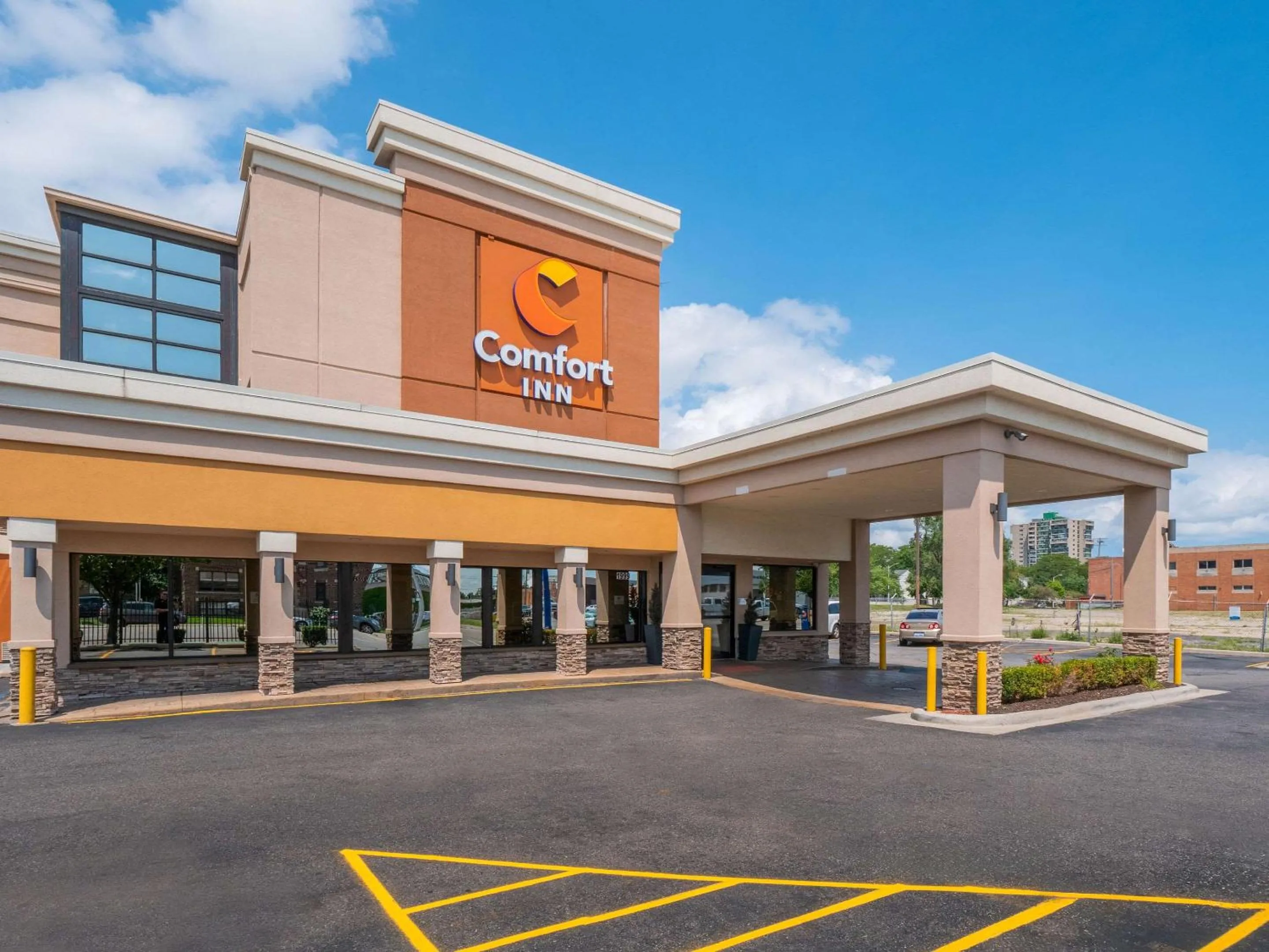 Property building in Comfort Inn Detroit Downtown