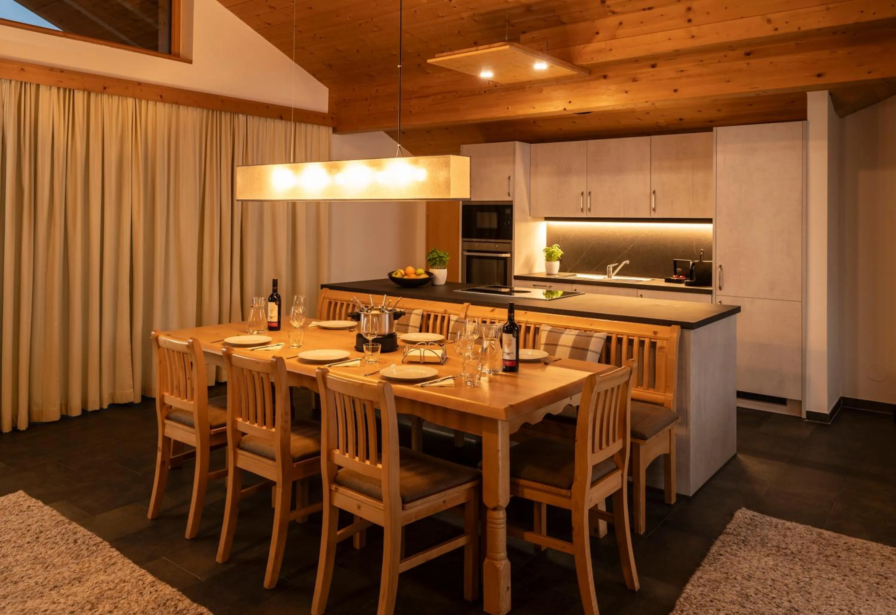 Dining area in AlpinLodges Kühtai