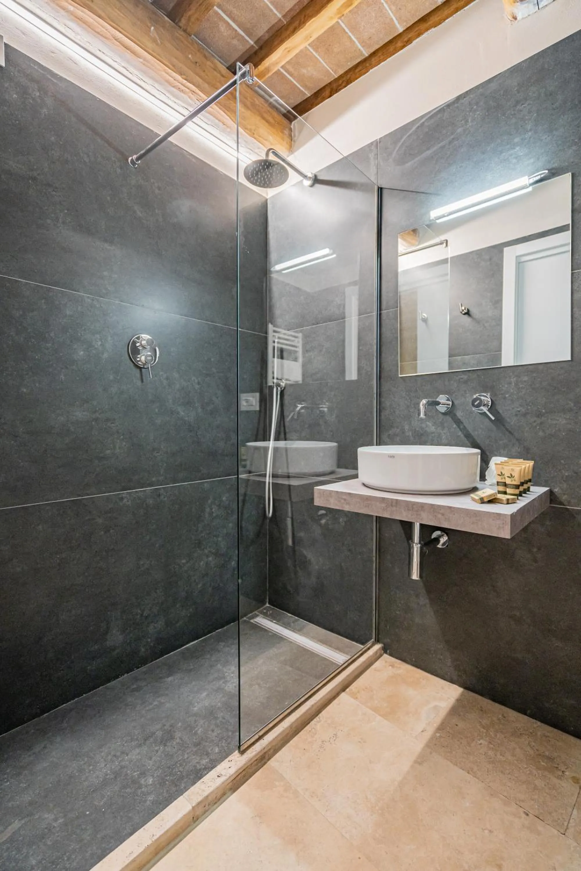 Shower in Anfihouse B&B and Apartments