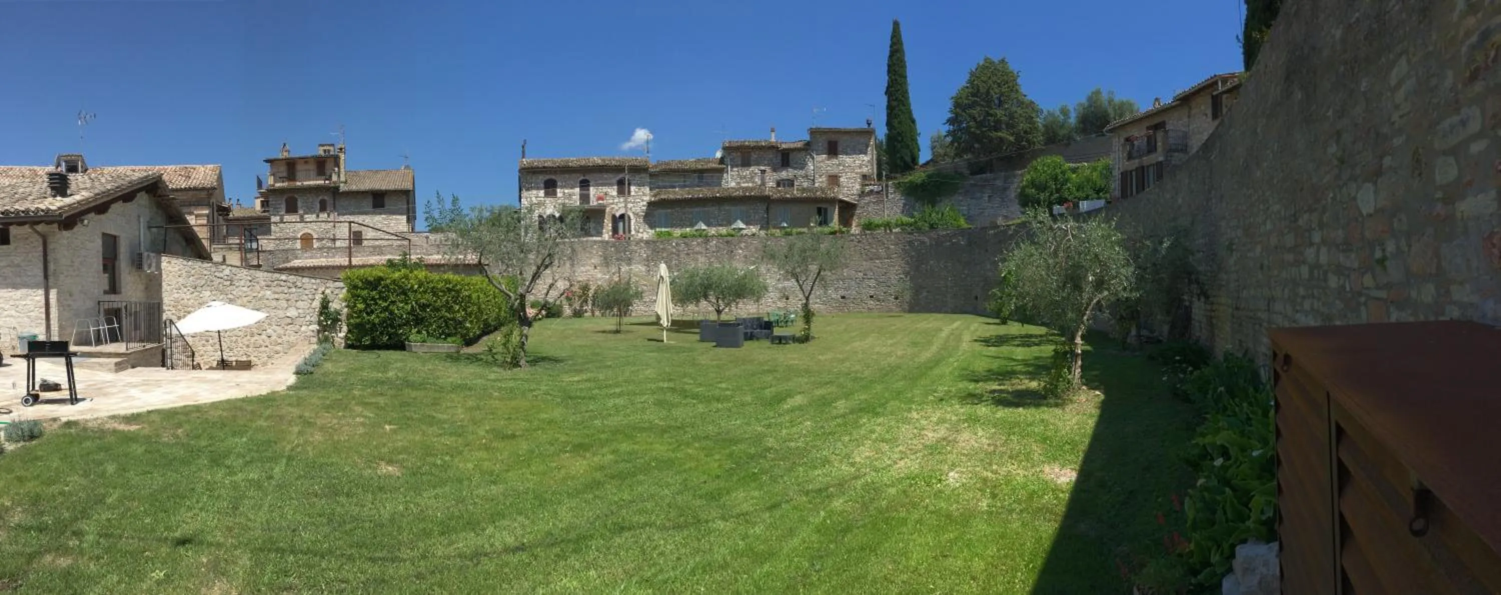 Garden view in Anfihouse B&B and Apartments