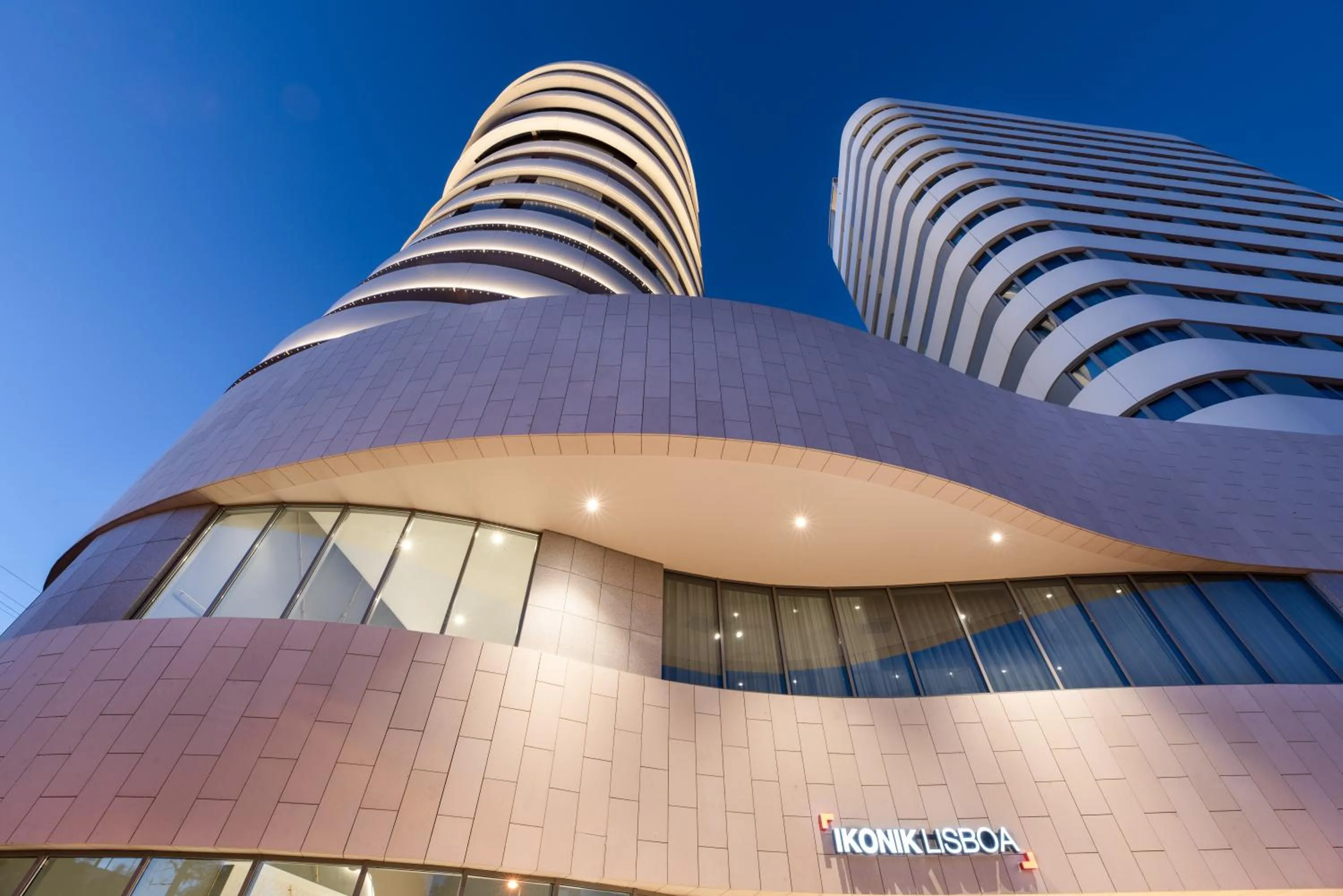 Property building in Ikonik Lisboa