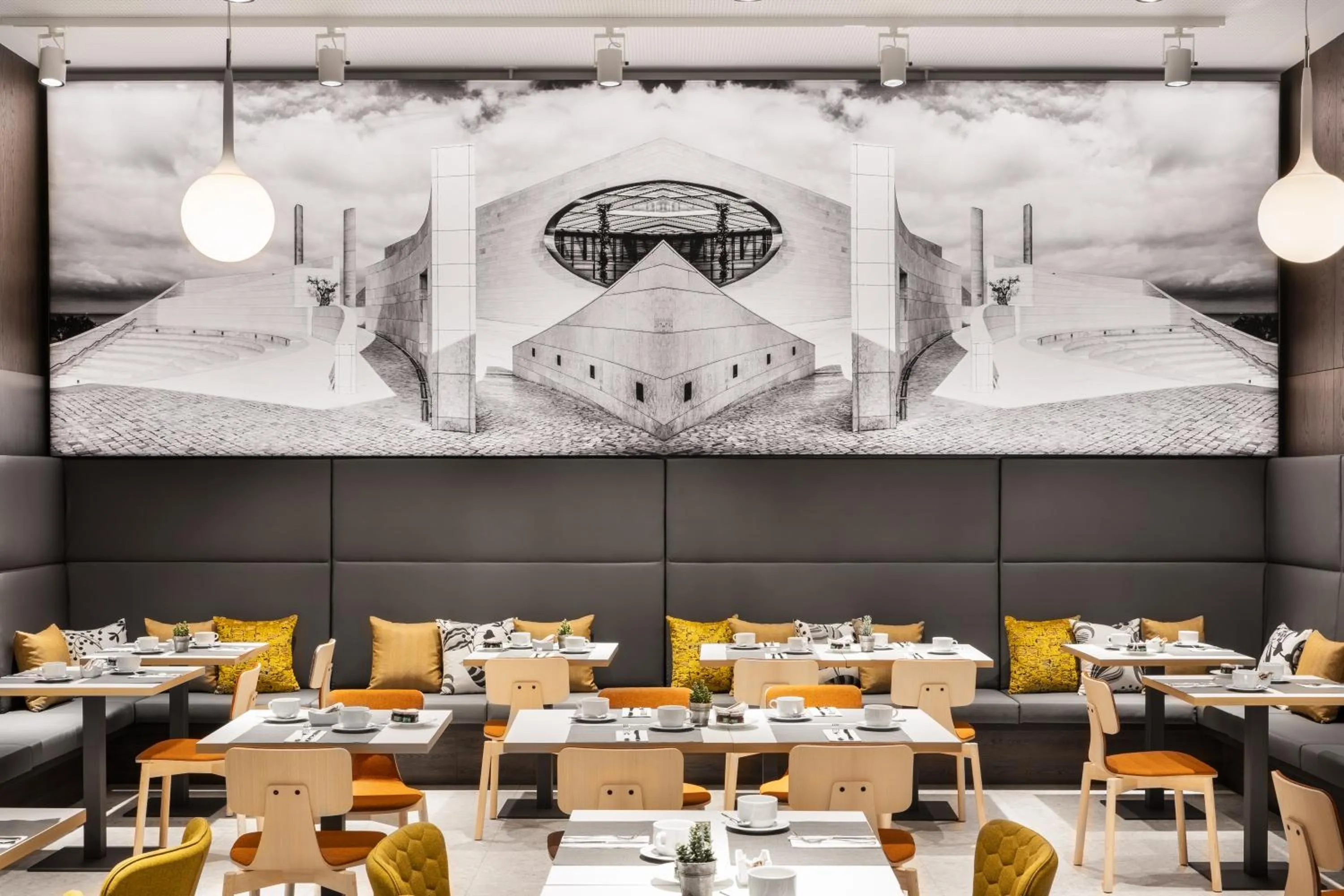 Restaurant/places to eat in Ikonik Lisboa