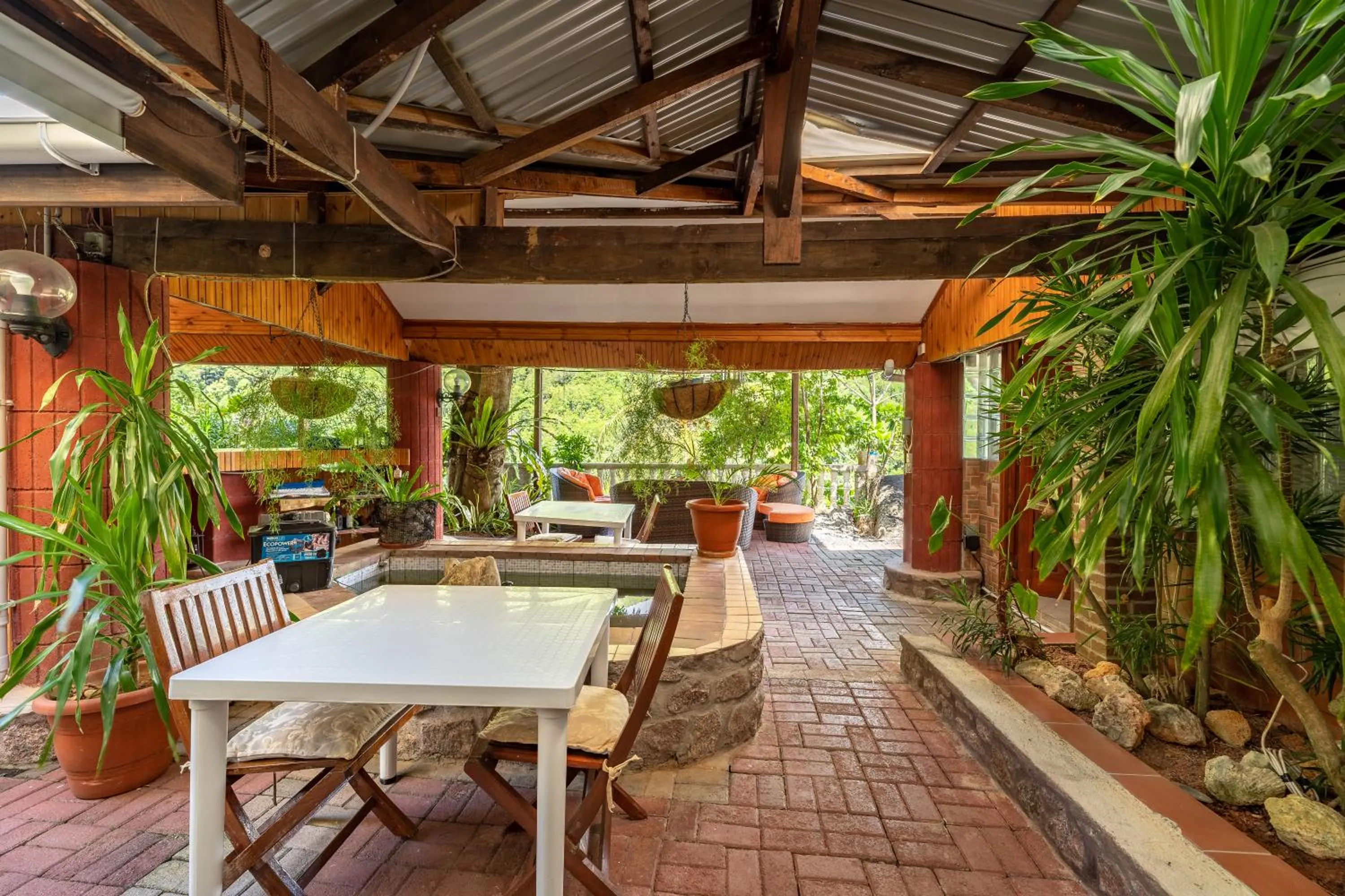 Restaurant/places to eat in Carana Hilltop Villa Seychelles