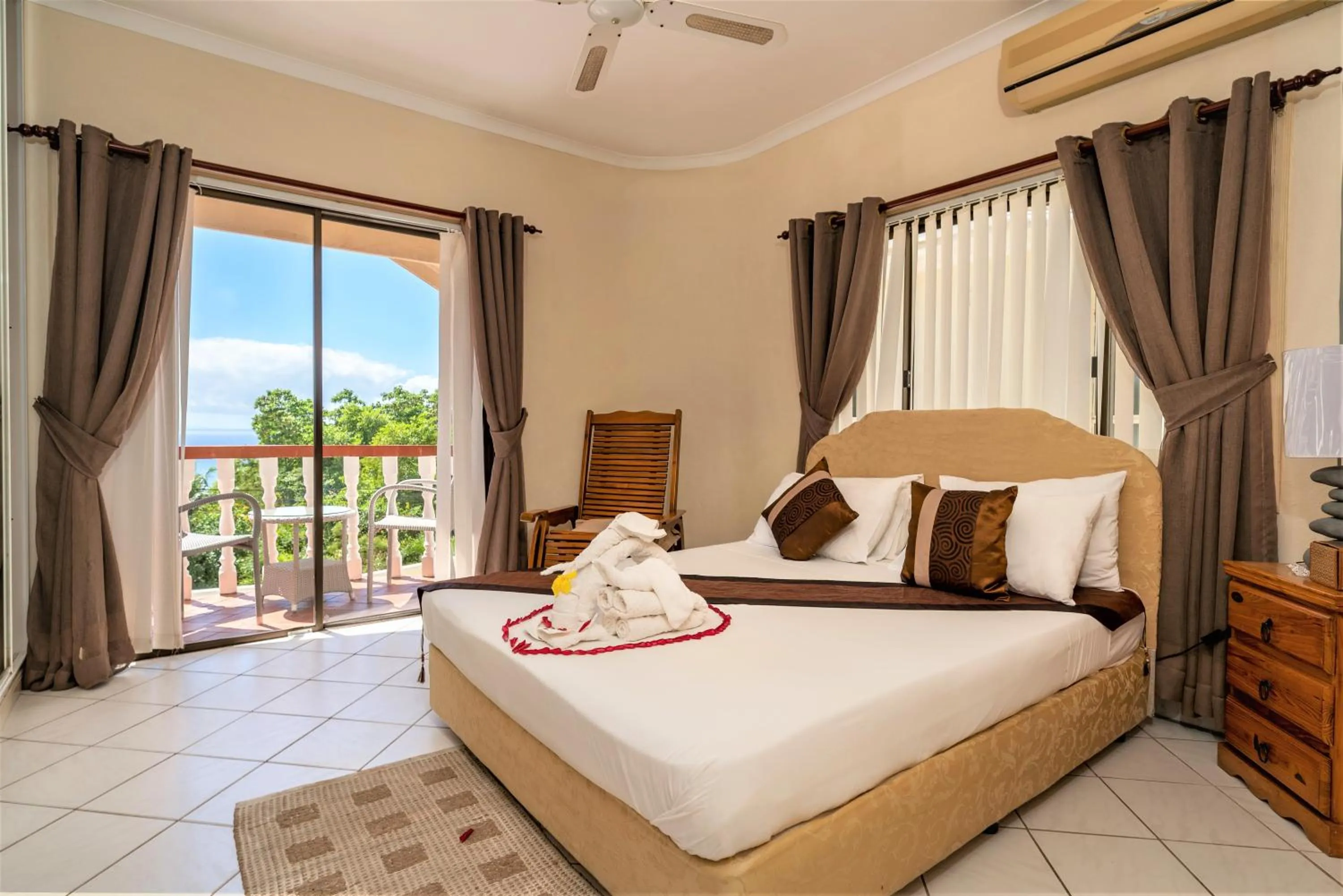 Bed in Carana Hilltop Villa Seychelles