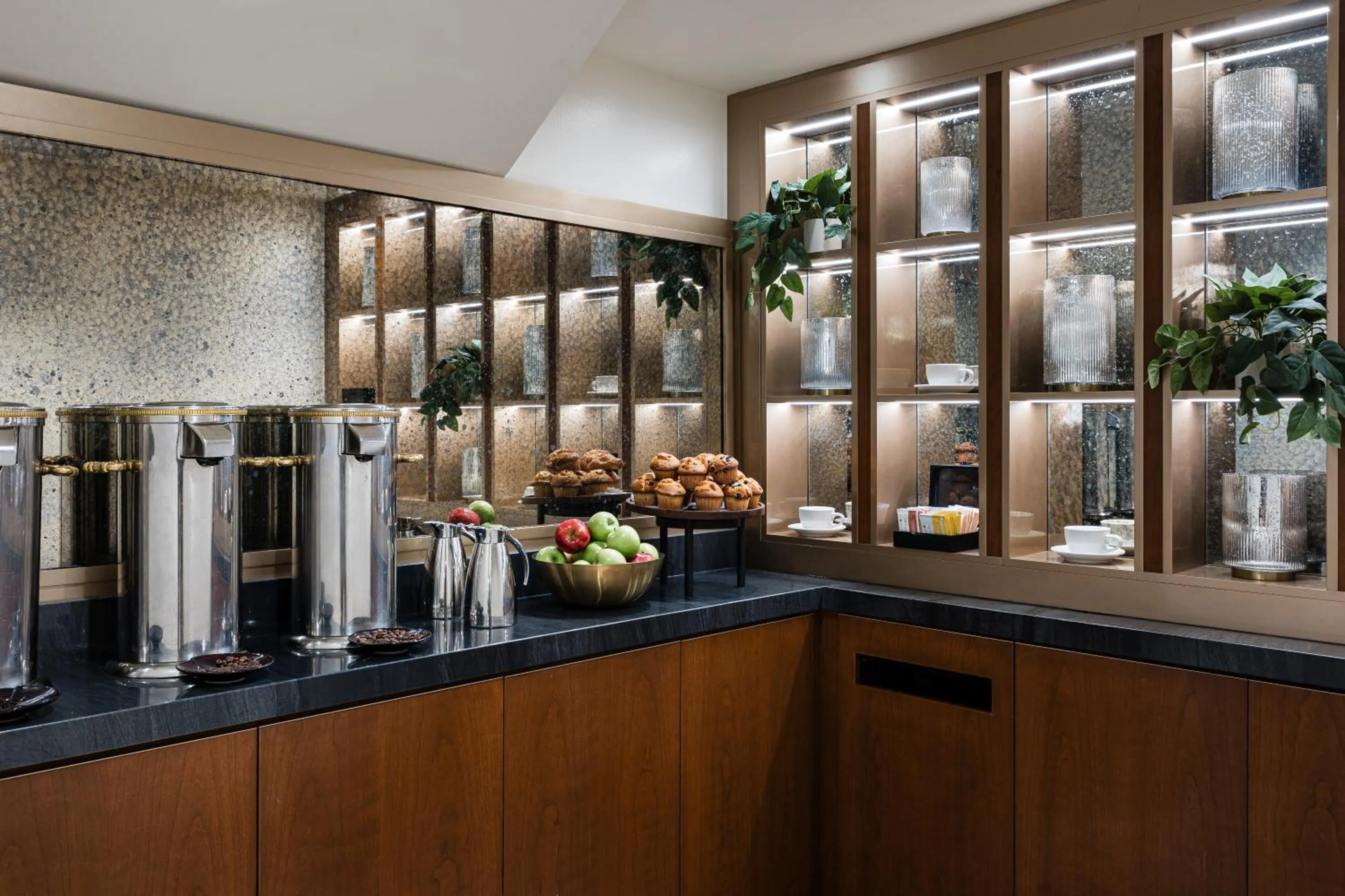 Restaurant/places to eat in Taj Campton Place