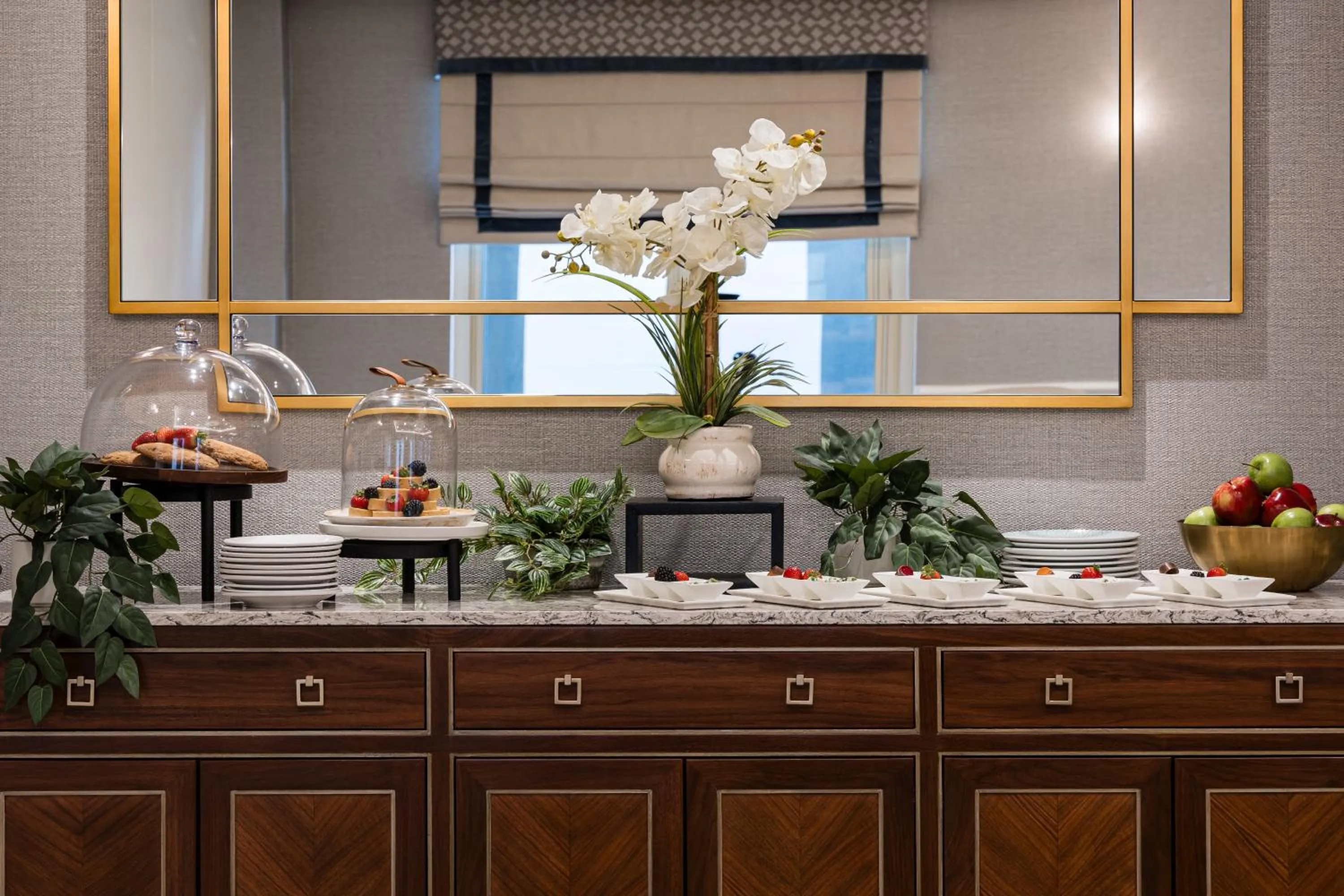 Restaurant/places to eat in Taj Campton Place