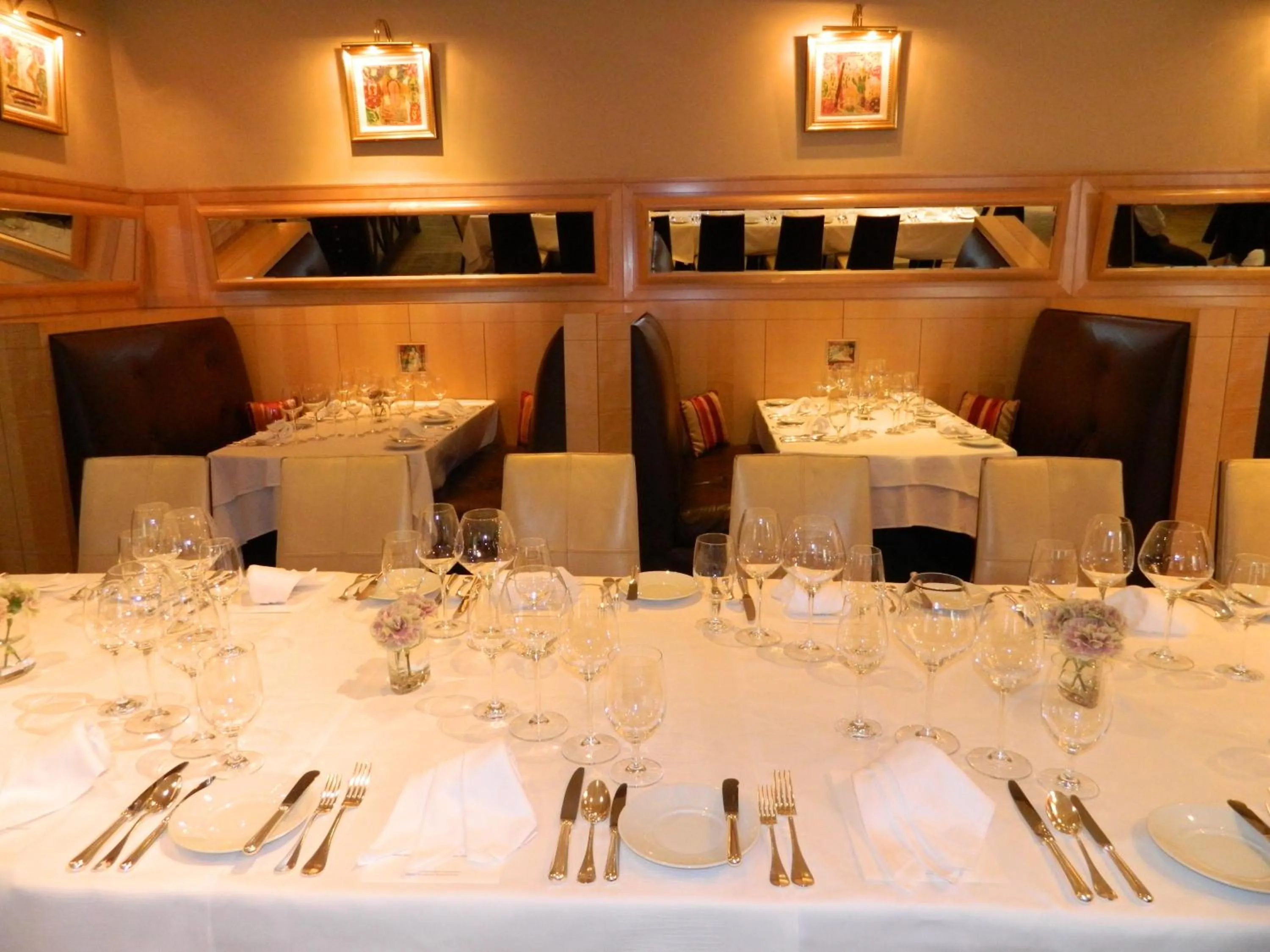 Restaurant/places to eat in Taj Campton Place