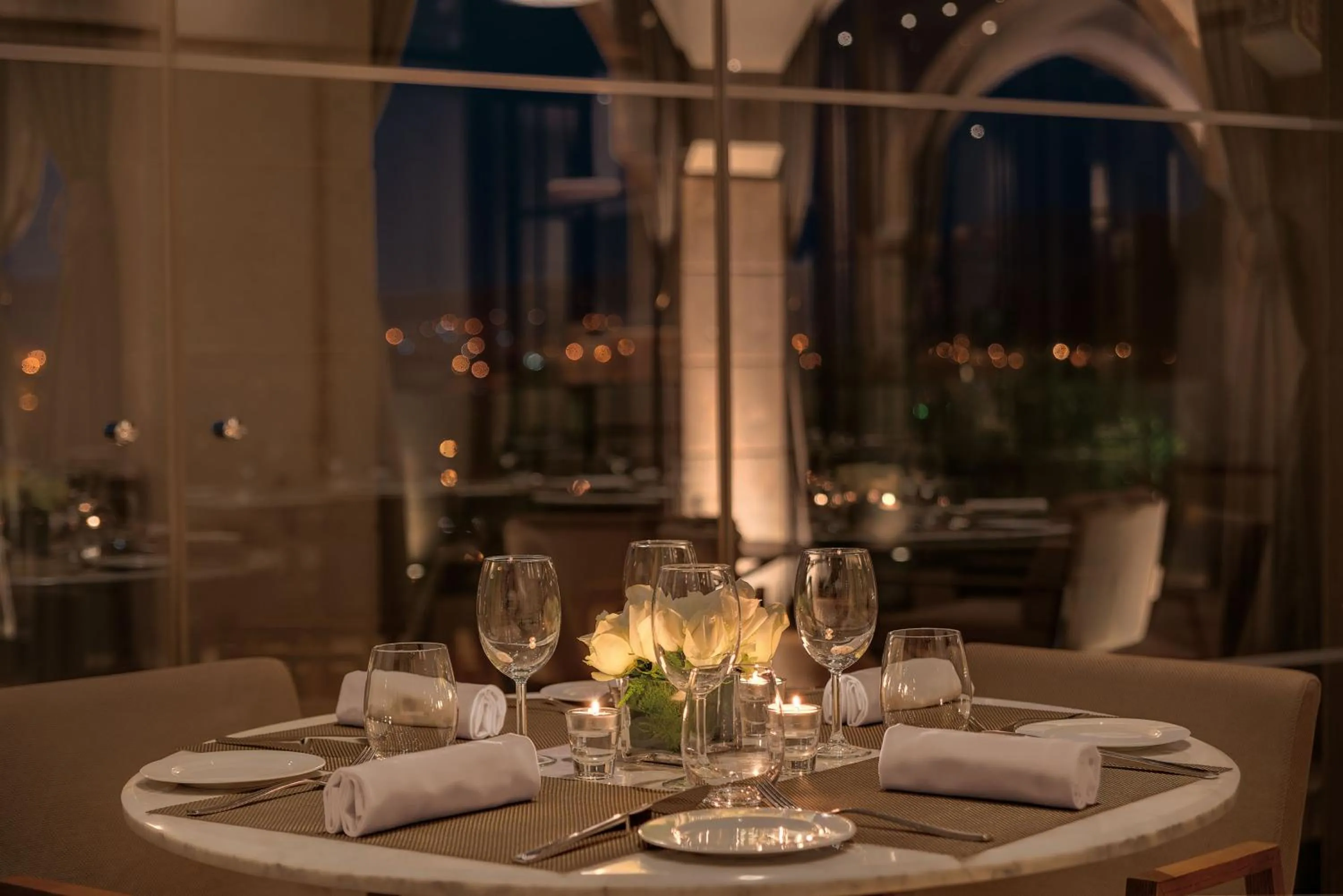 Restaurant/places to eat in Hotel Sahrai