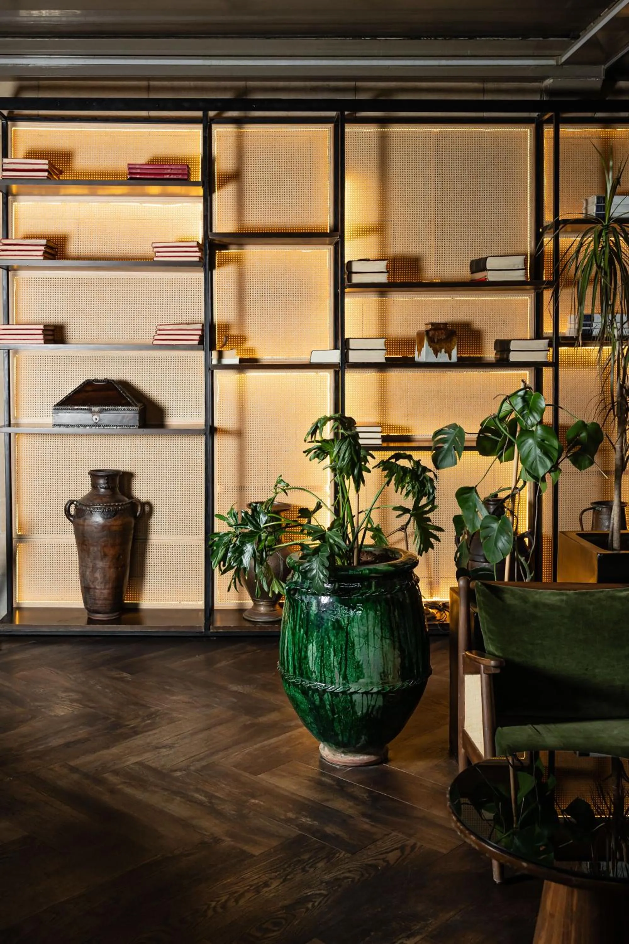 Restaurant/places to eat in Hotel Sahrai