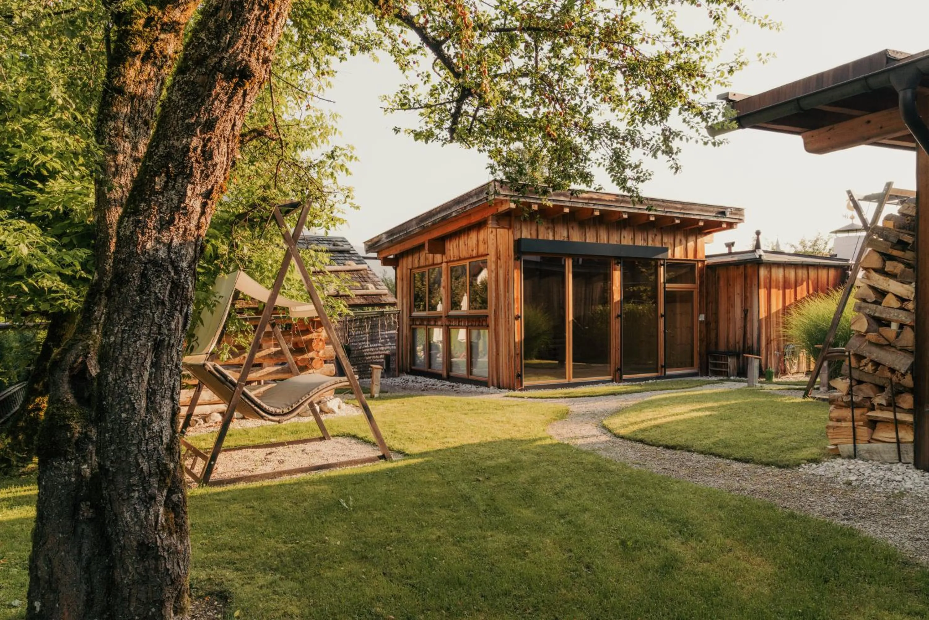 Garden in Staudacherhof in Garmisch-Partenkirchen I Blick aufs Zugspitzmassiv I einzigartige Bayurvida Küche