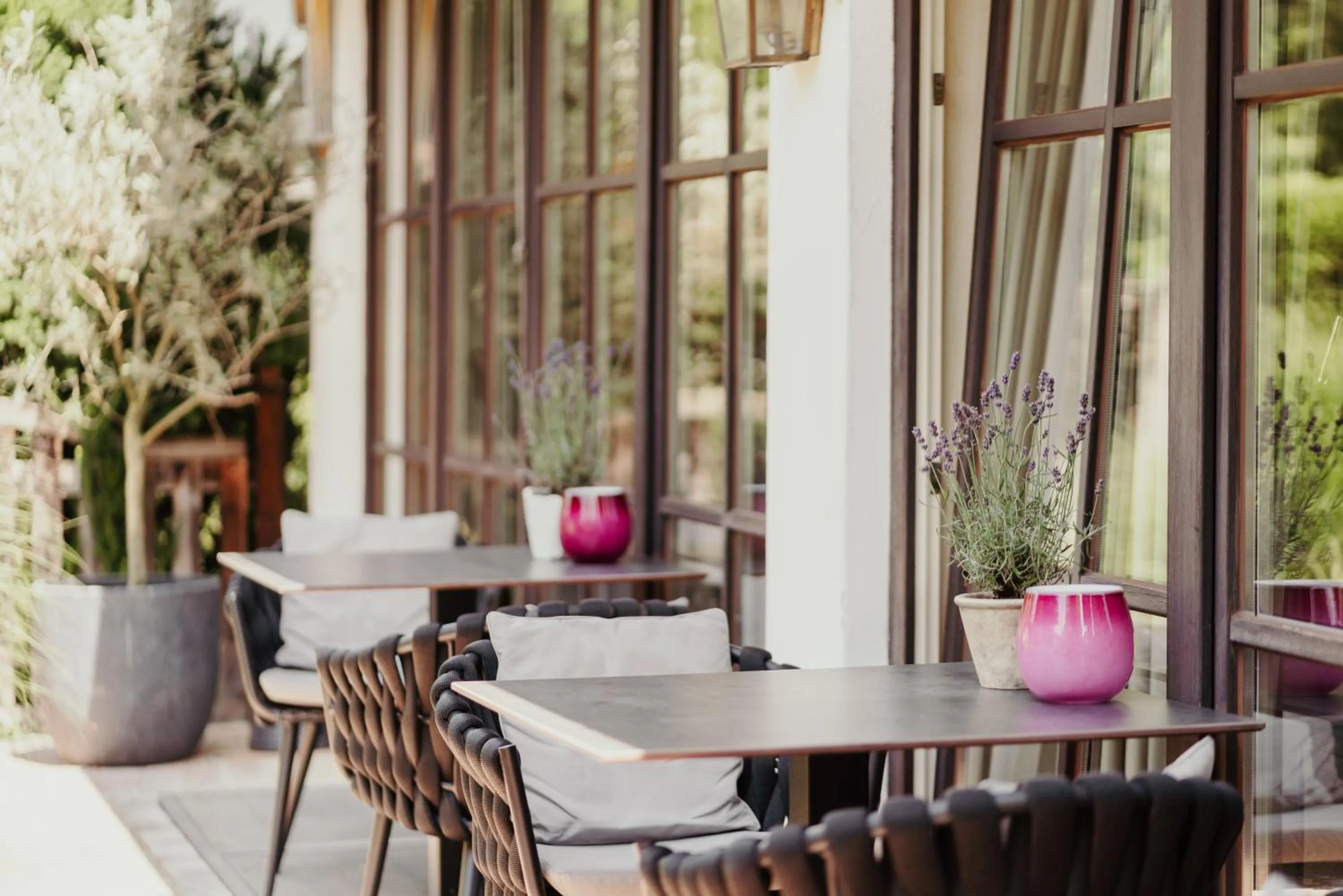 Balcony/Terrace in Staudacherhof in Garmisch-Partenkirchen I Blick aufs Zugspitzmassiv I einzigartige Bayurvida Küche