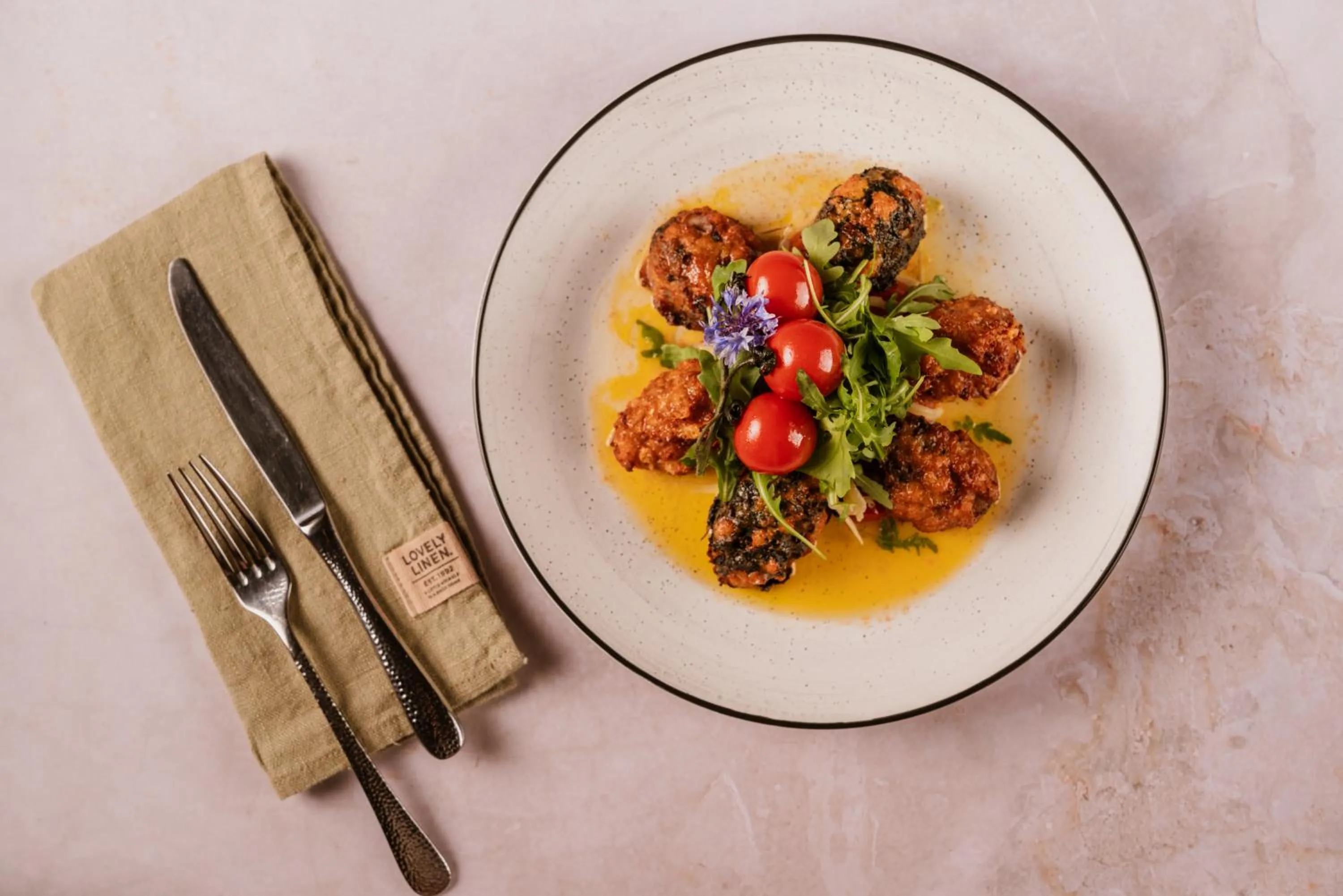 Food in Staudacherhof in Garmisch-Partenkirchen I Blick aufs Zugspitzmassiv I einzigartige Bayurvida Küche