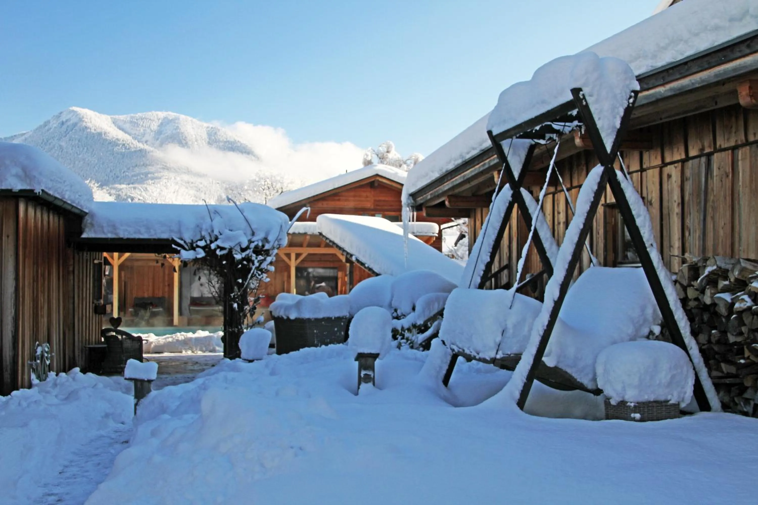 Garden in Staudacherhof in Garmisch-Partenkirchen I Blick aufs Zugspitzmassiv I einzigartige Bayurvida Küche