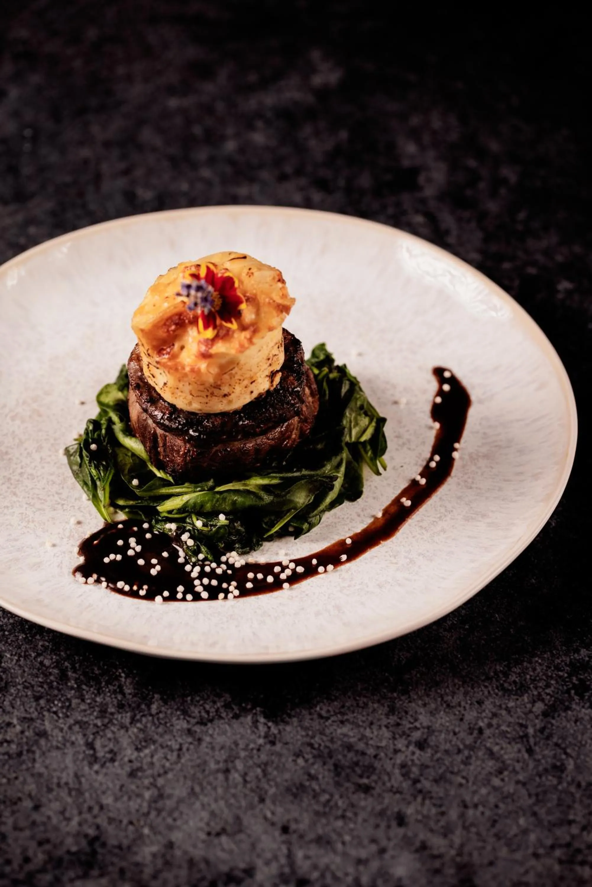 Food and drinks in Staudacherhof in Garmisch-Partenkirchen I Blick aufs Zugspitzmassiv I einzigartige Bayurvida Küche