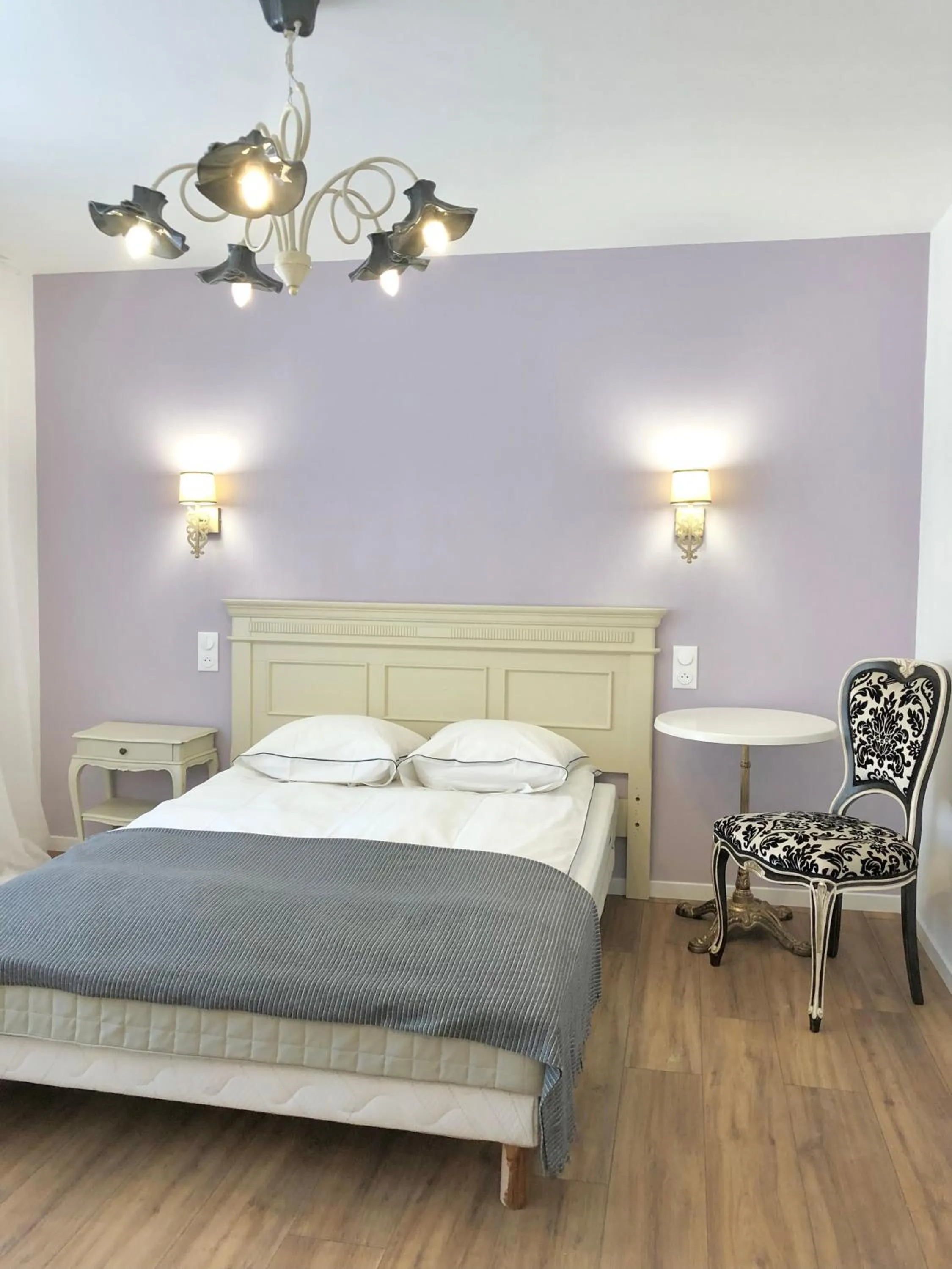 Bed in Hôtel D’Artiste