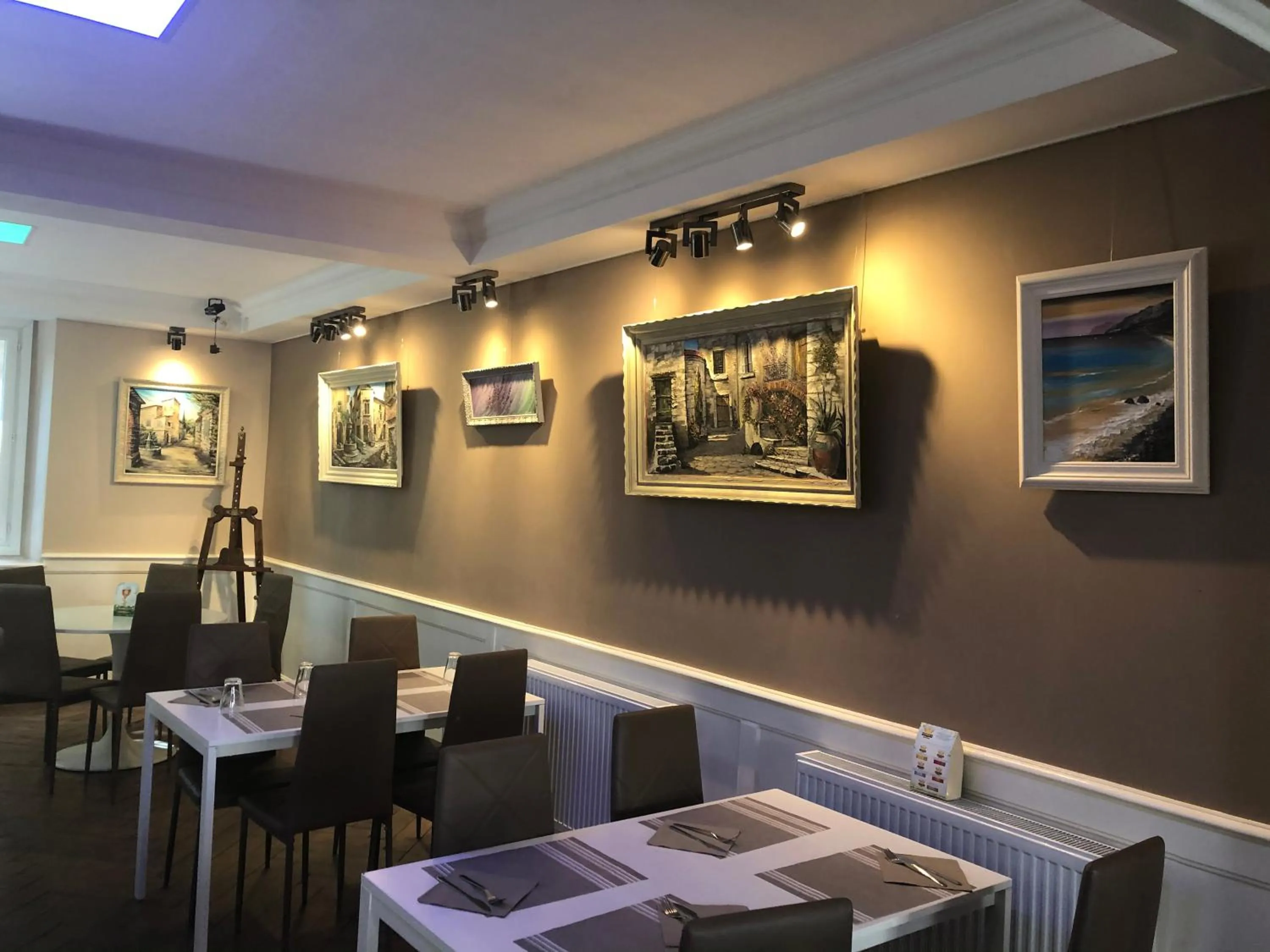 Restaurant/places to eat in Hôtel D’Artiste