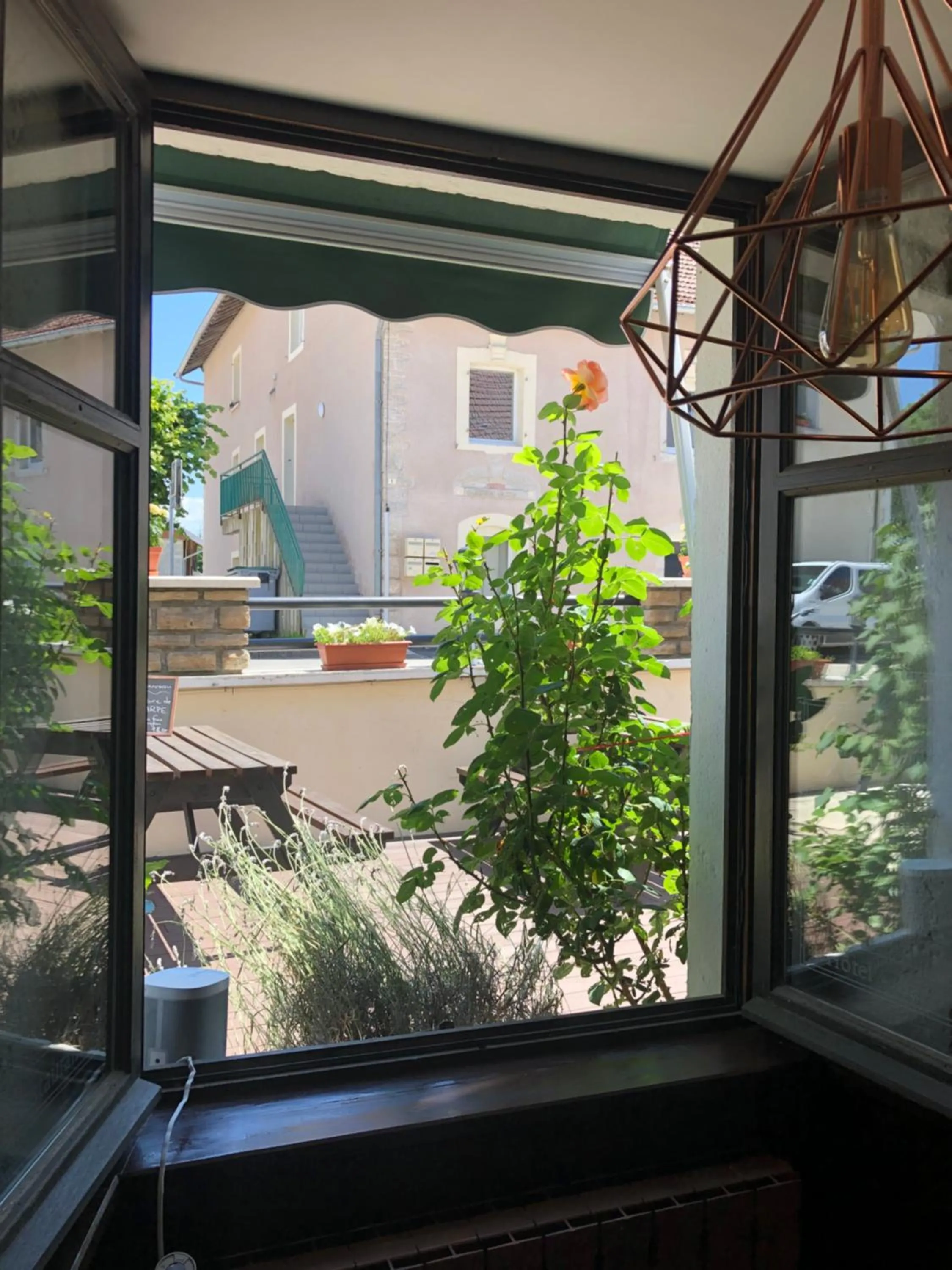 Restaurant/places to eat in Hôtel D’Artiste