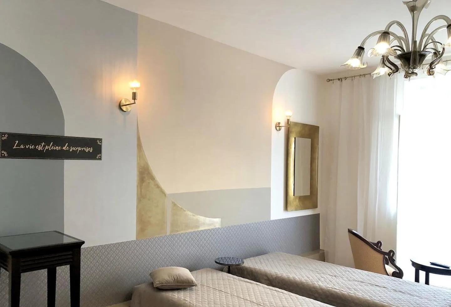 Photo of the whole room, Bed in Hôtel D’Artiste