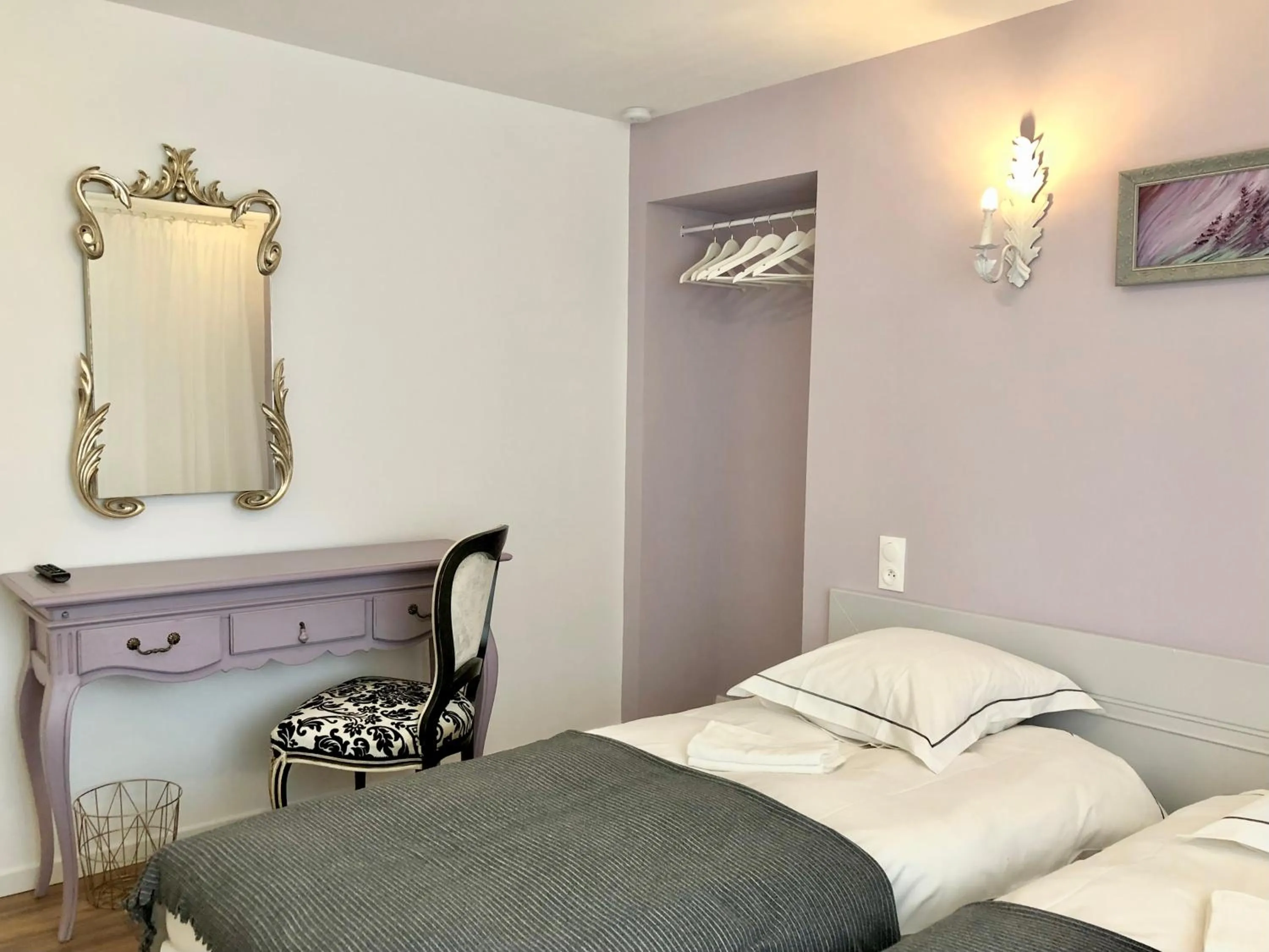 Photo of the whole room, Bed in Hôtel D’Artiste