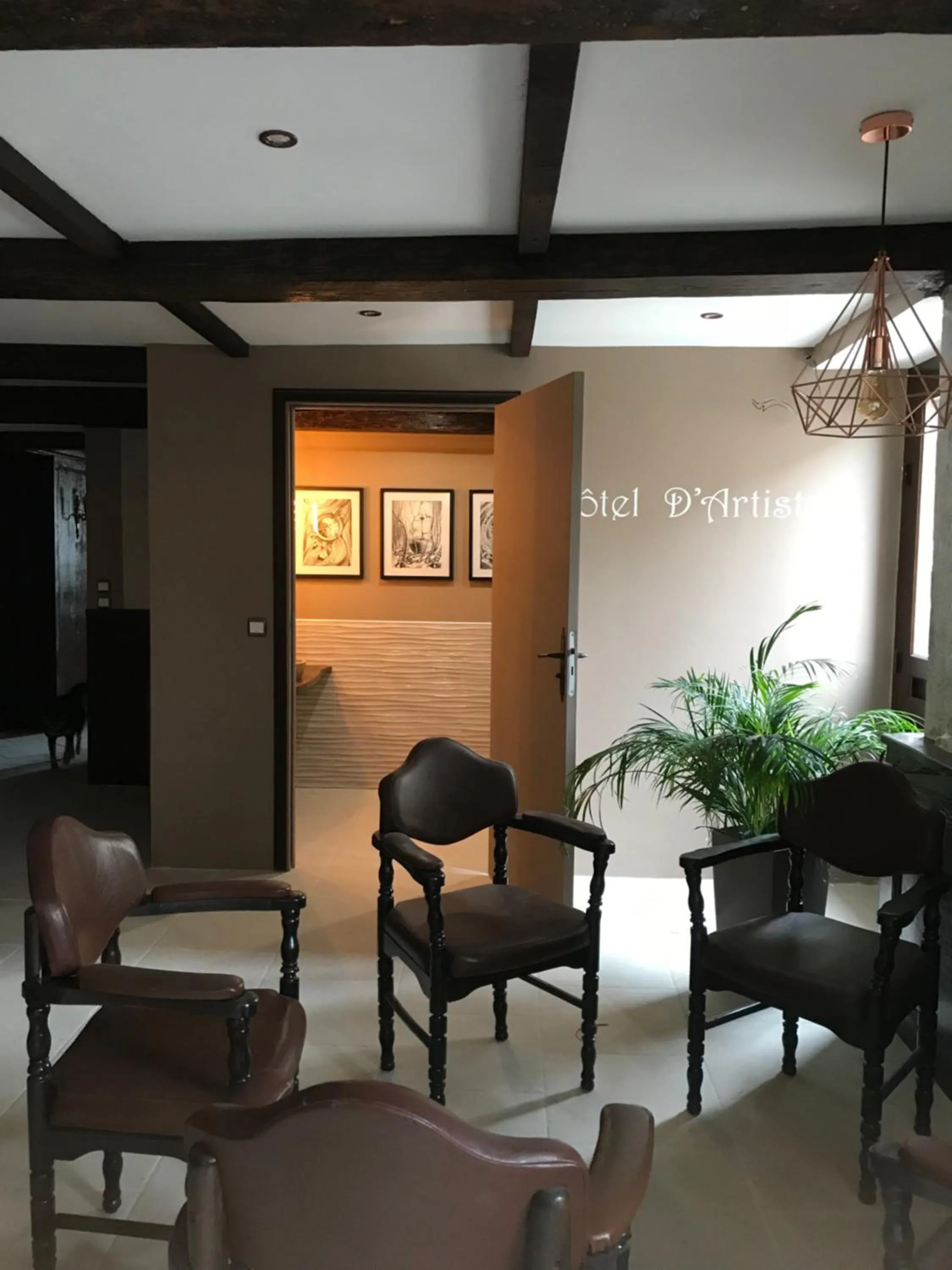 Restaurant/places to eat in Hôtel D’Artiste