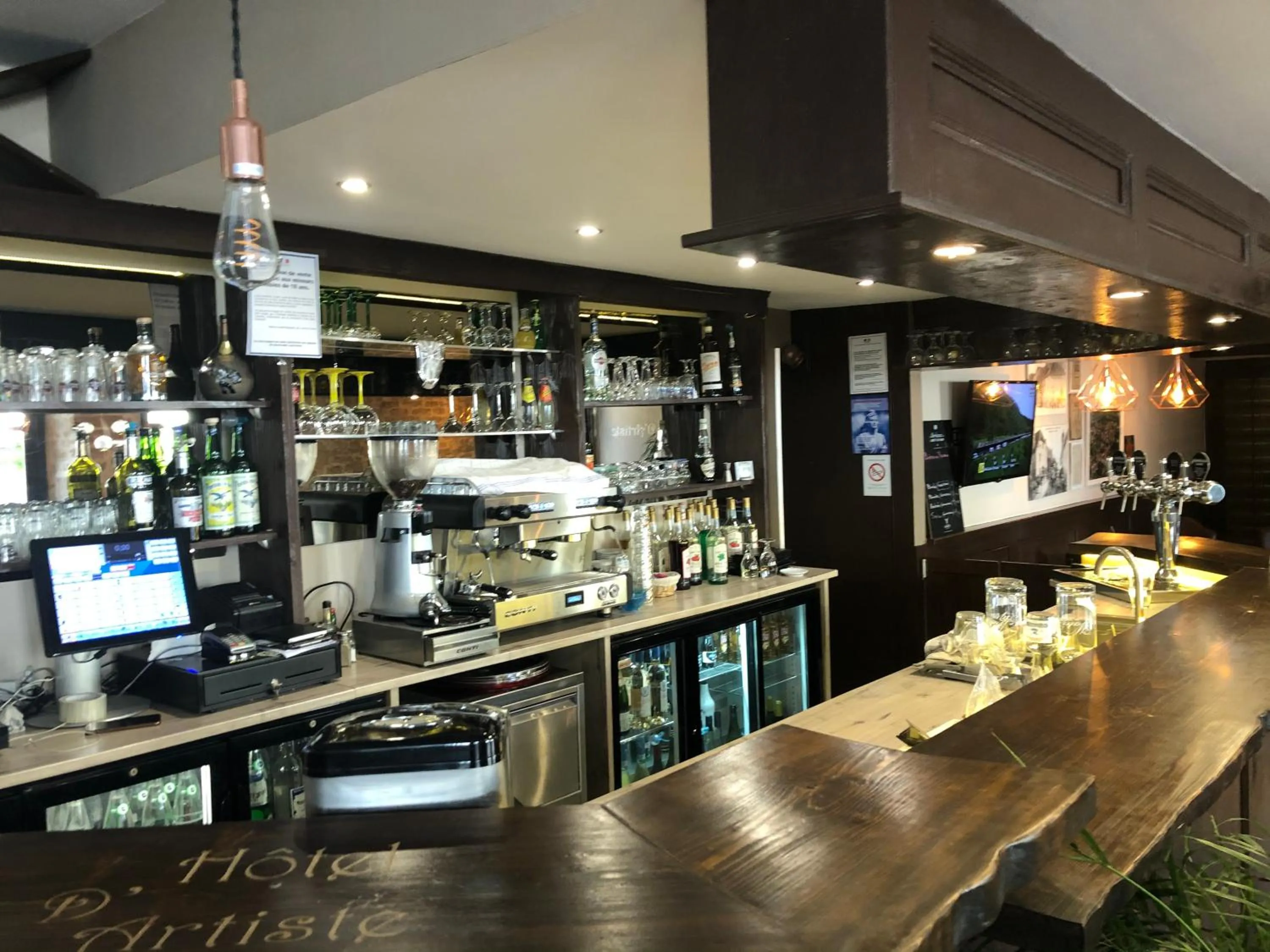 Lounge or bar in Hôtel D’Artiste