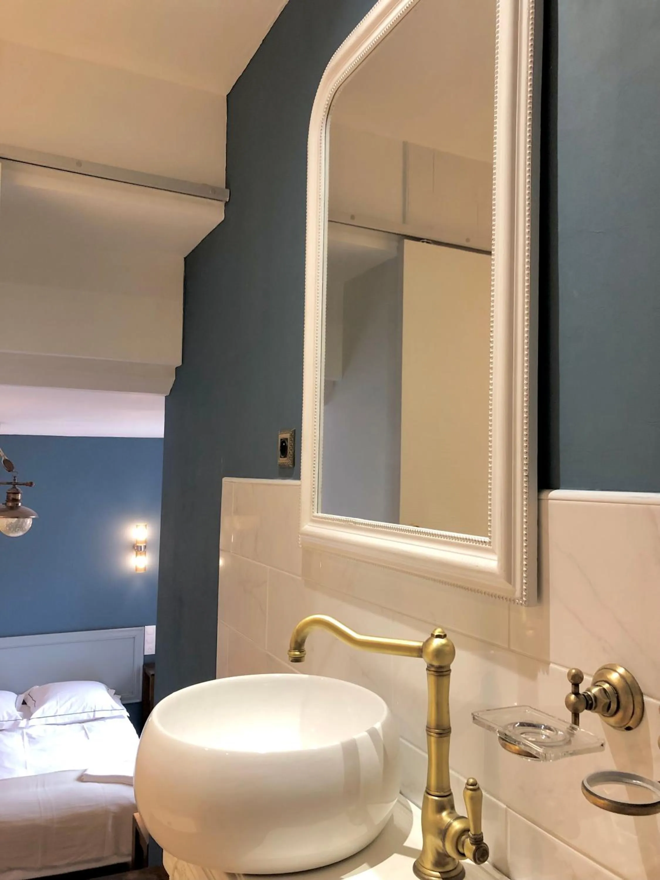 Bathroom, Bed in Hôtel D’Artiste