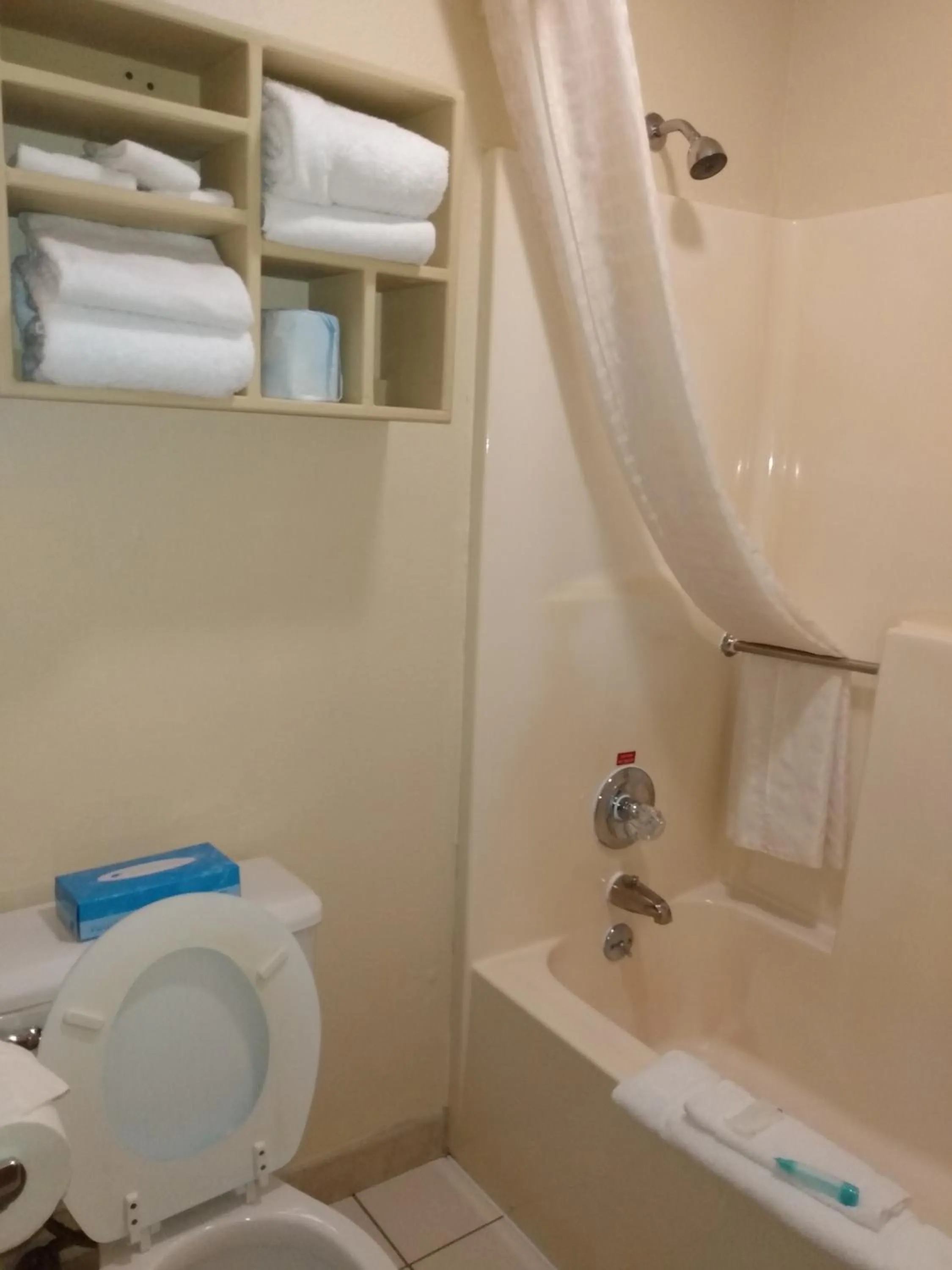 Toilet in Gazebo Inn