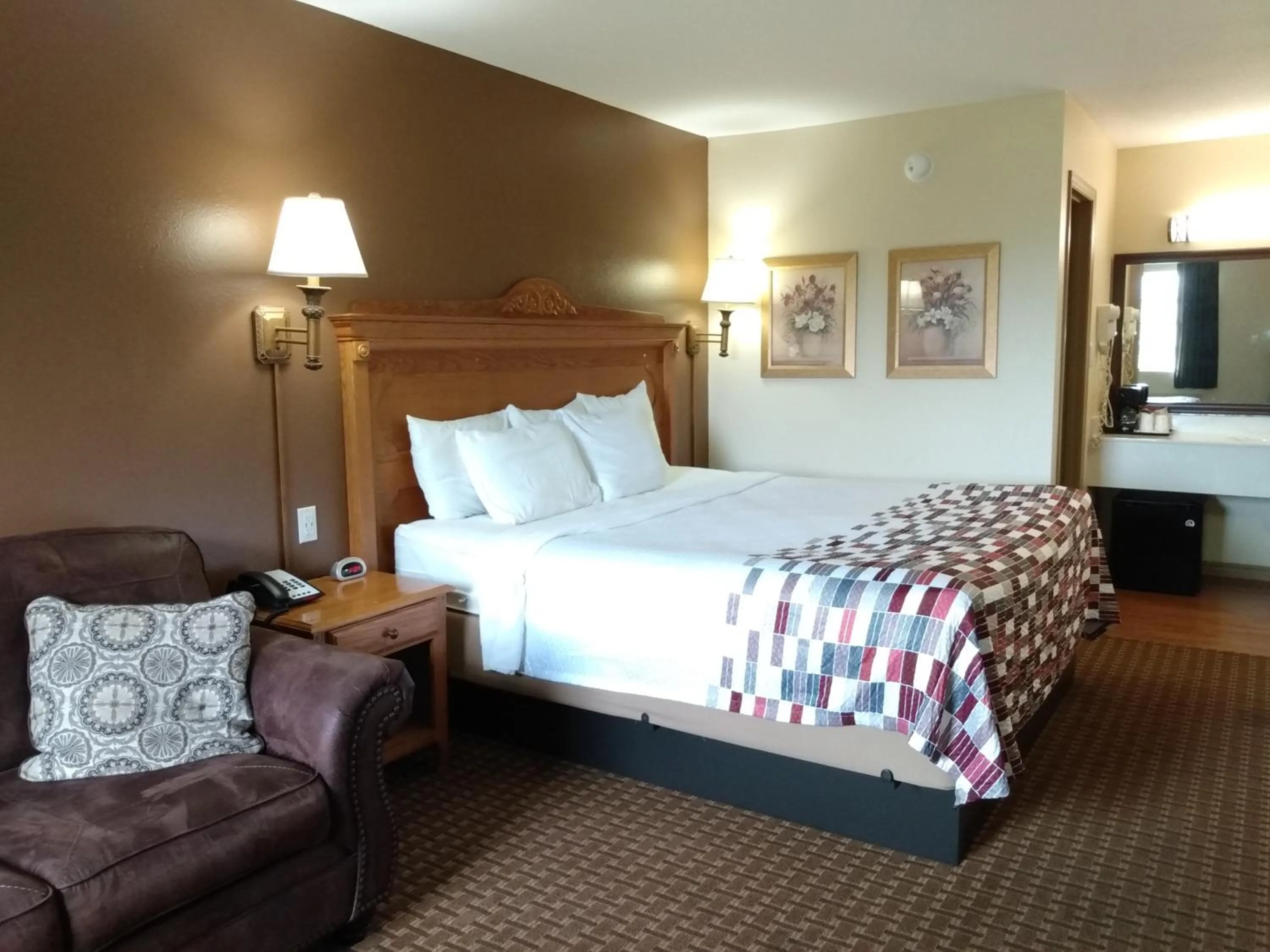 Bedroom, Bed in Gazebo Inn