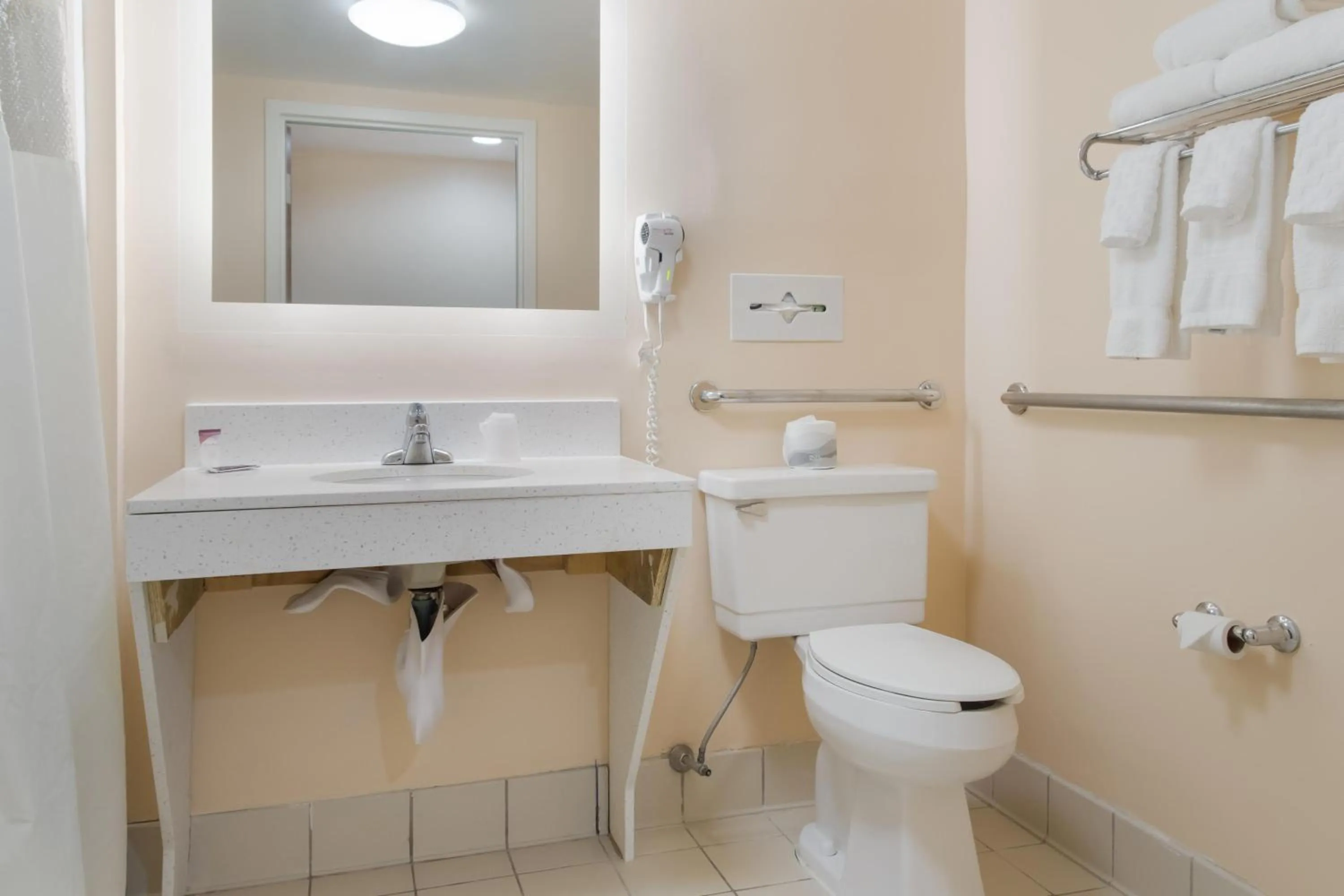 Bathroom in All Seasons Inn & Suites Smithfield Providence