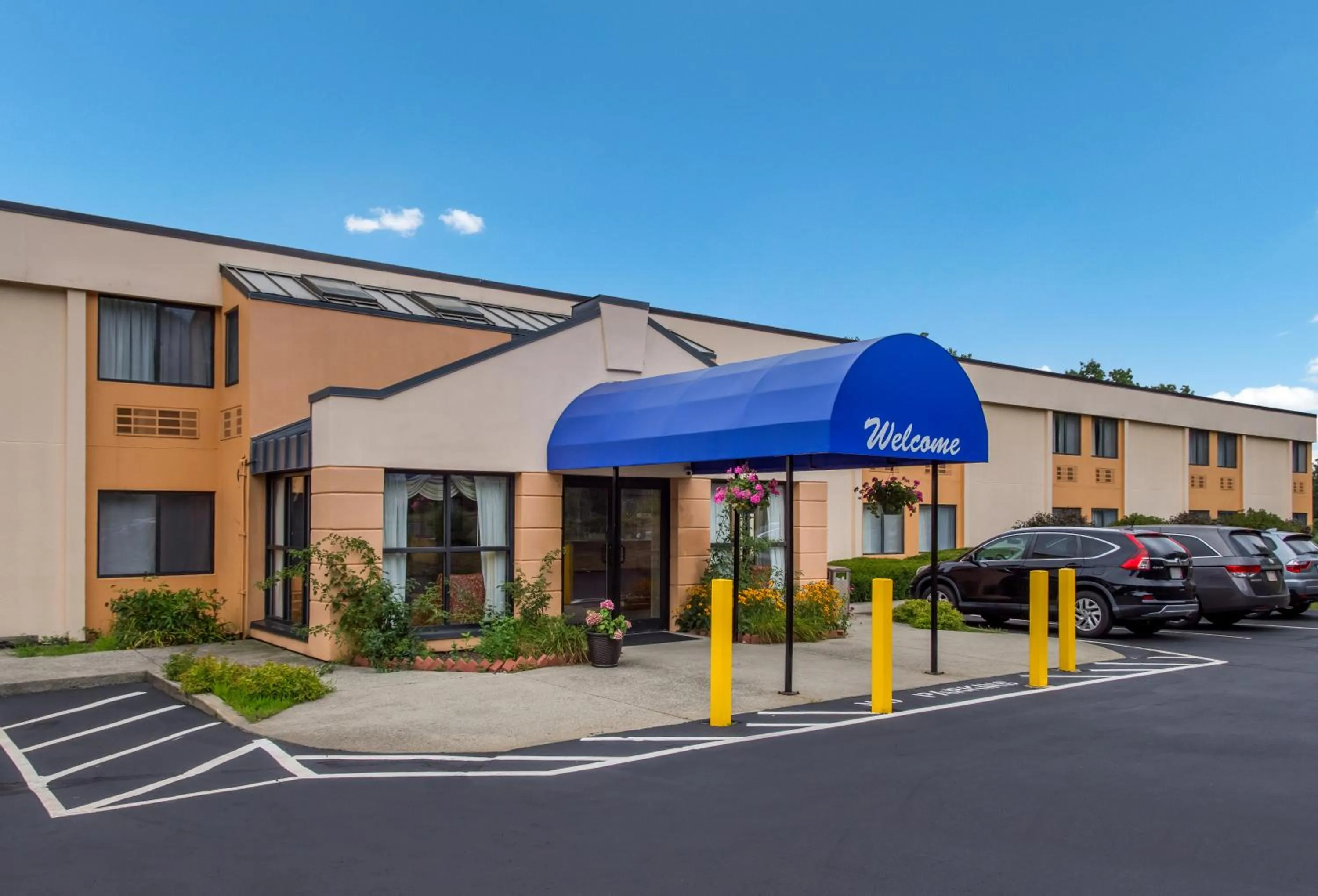 Property building in All Seasons Inn & Suites Smithfield Providence