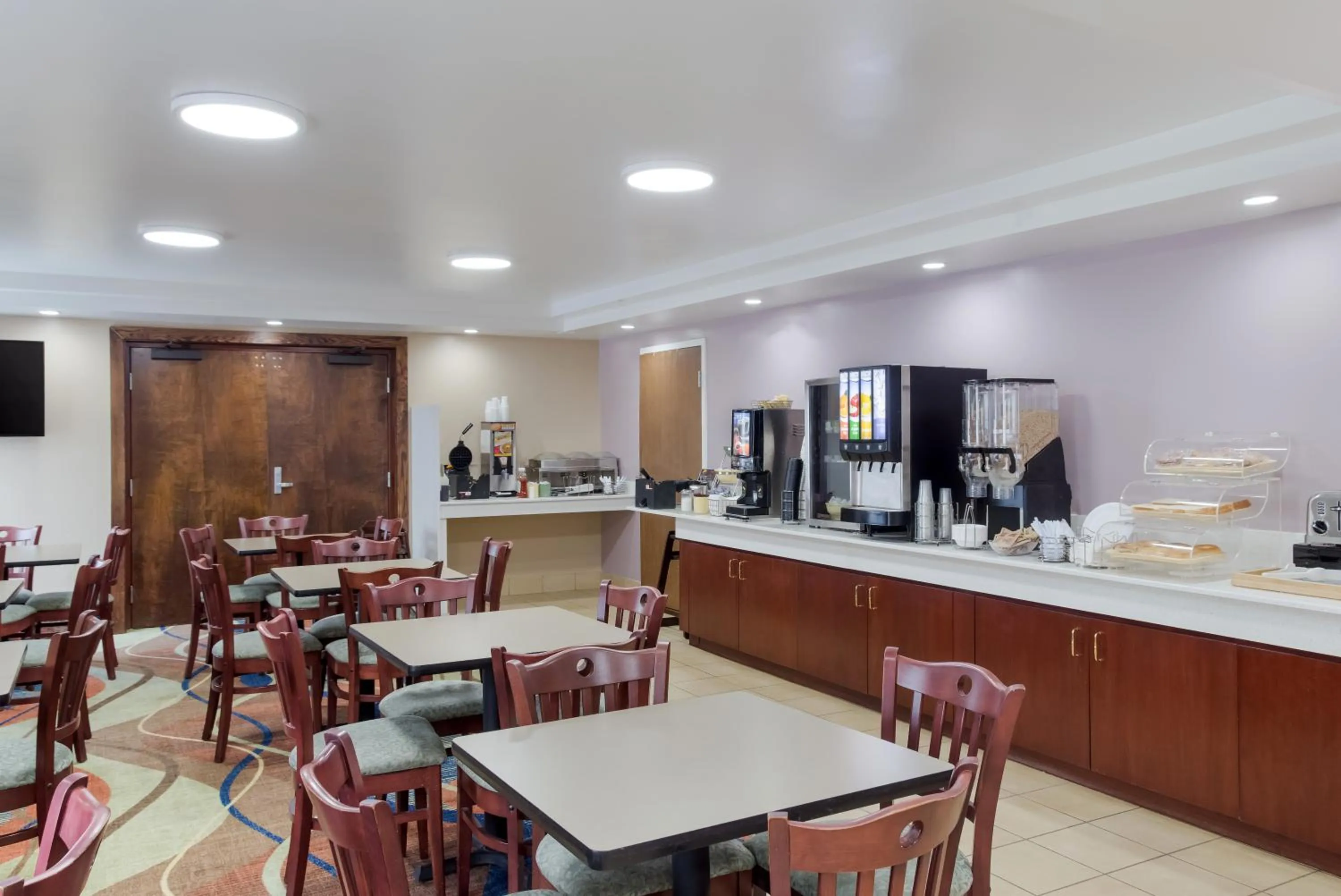 Restaurant/places to eat in All Seasons Inn & Suites Smithfield Providence