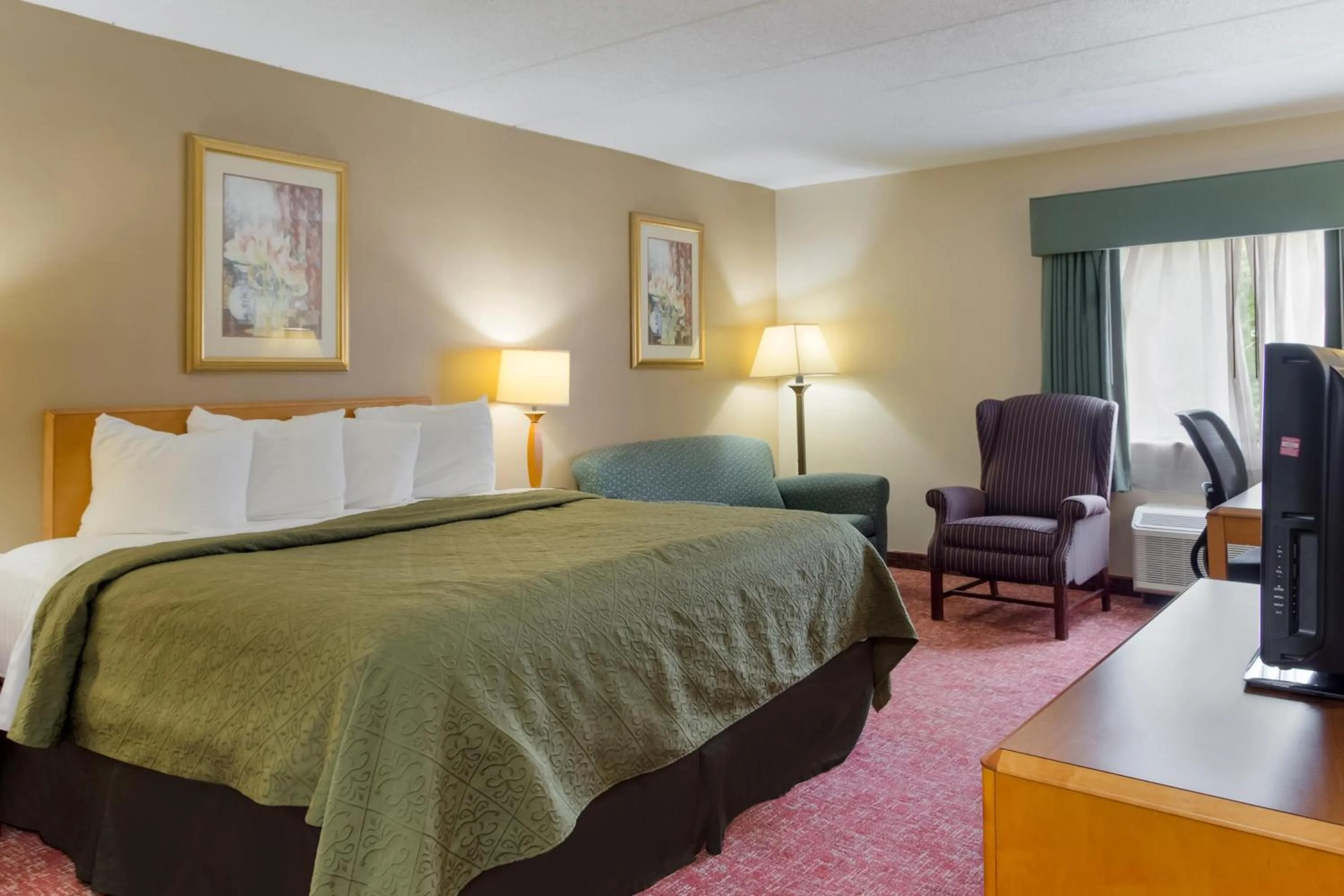 Bedroom, Bed in All Seasons Inn & Suites Smithfield Providence