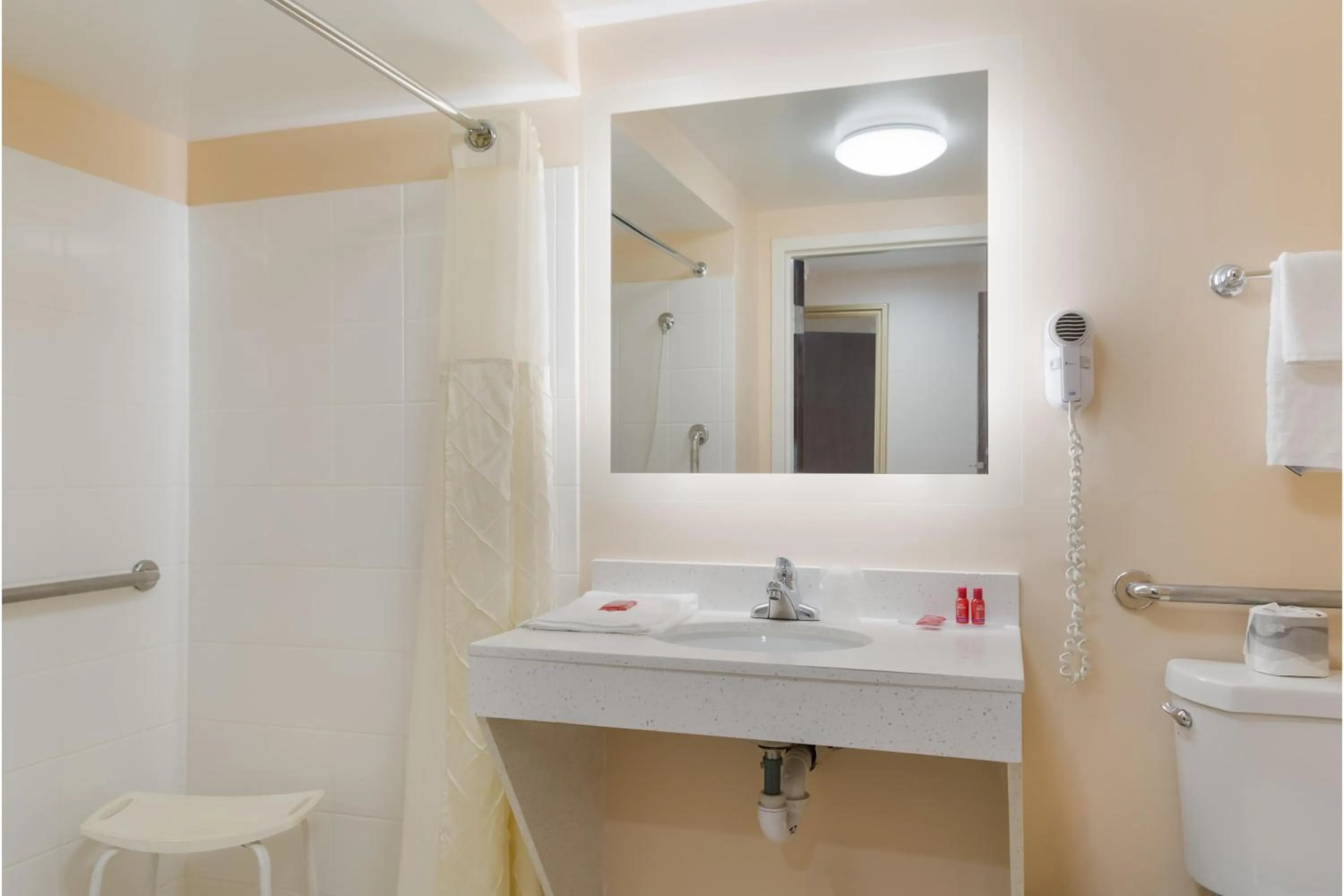 Bathroom in All Seasons Inn & Suites Smithfield Providence