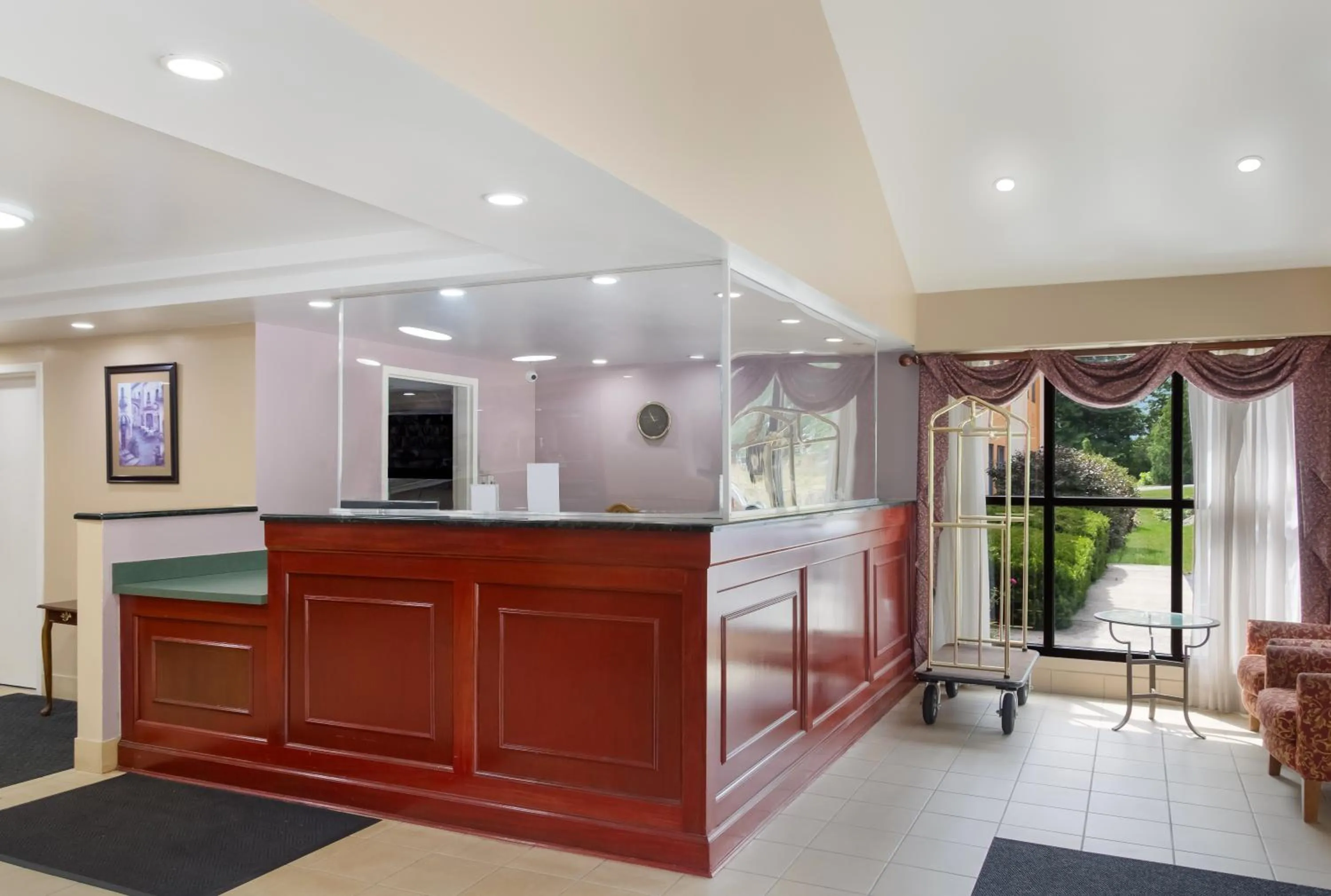 Lobby or reception in All Seasons Inn & Suites Smithfield Providence