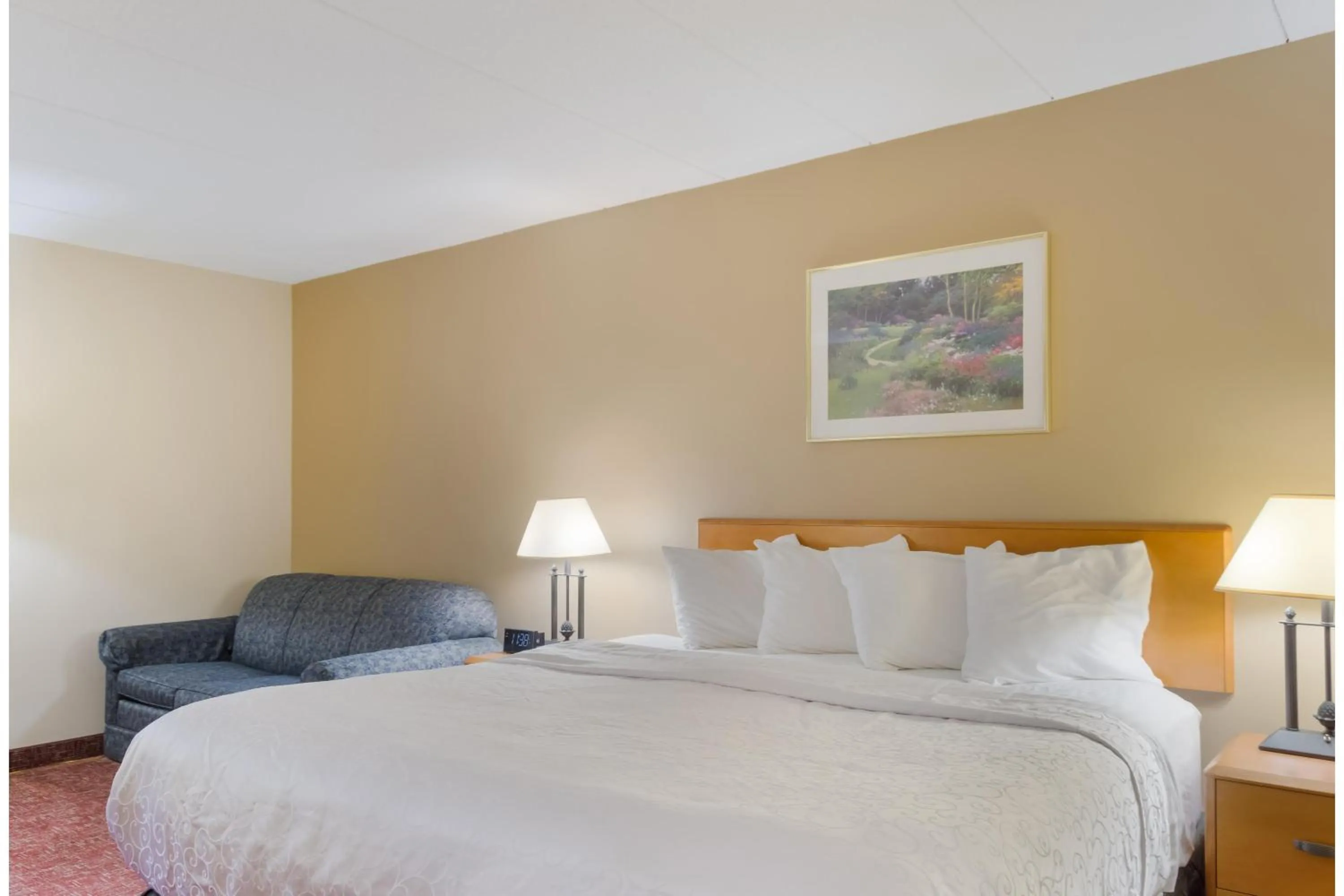 Bedroom, Bed in All Seasons Inn & Suites Smithfield Providence