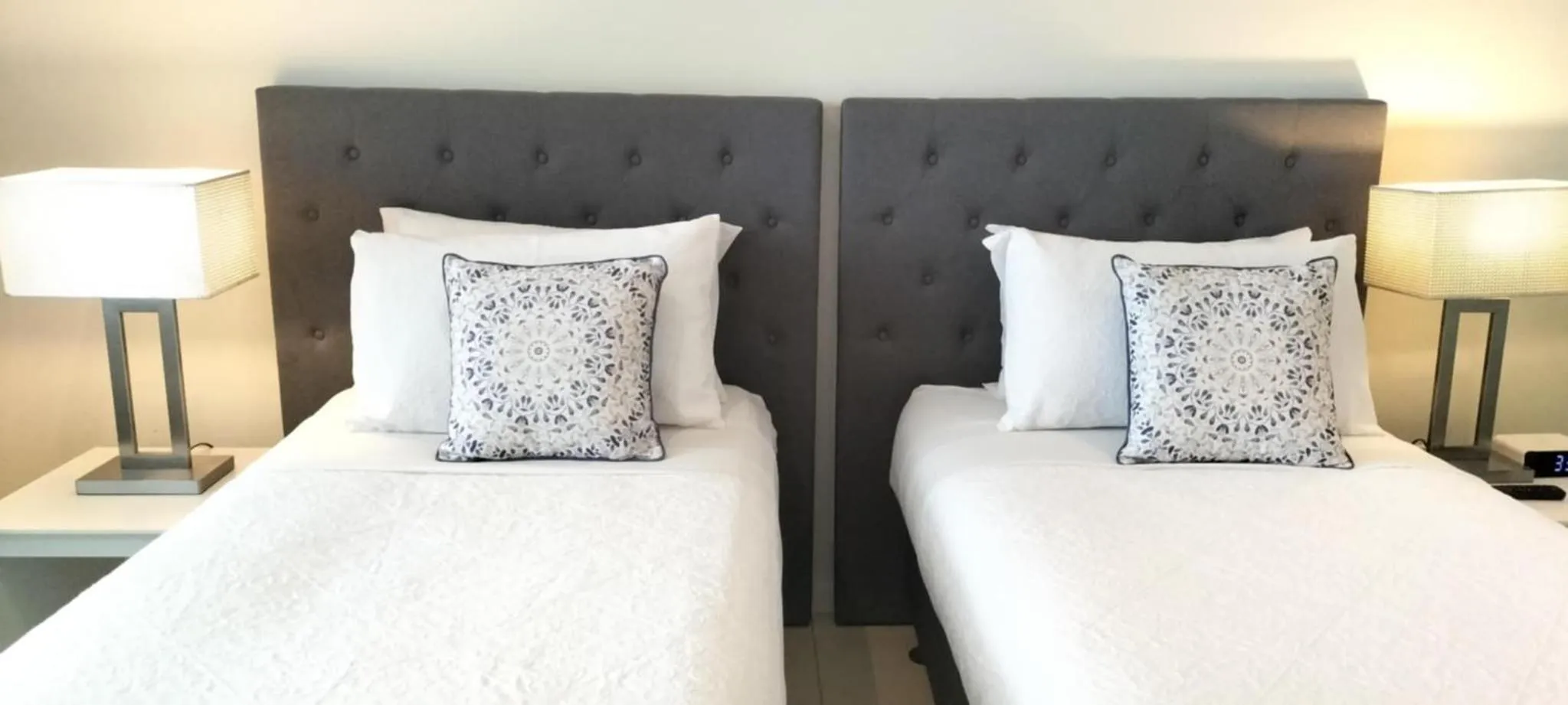 Bedroom, Bed in Darwin Harbour Suites