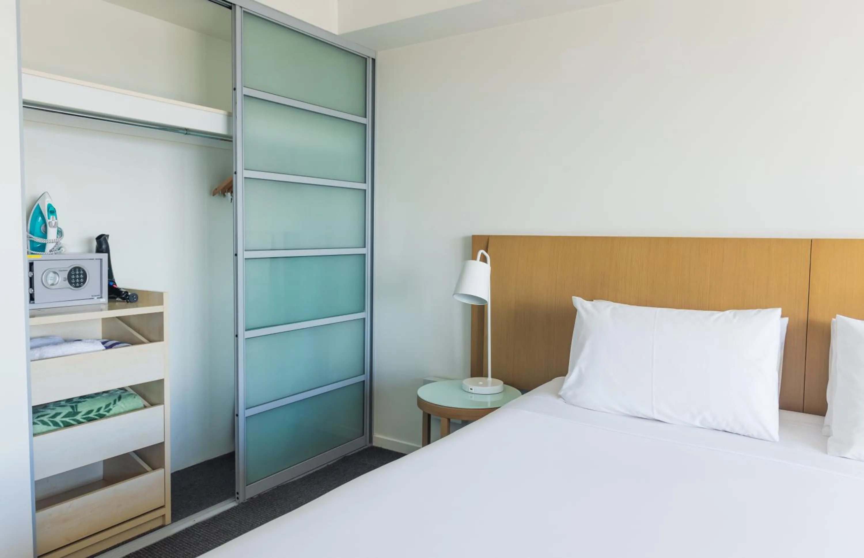 Bed in Darwin Harbour Suites