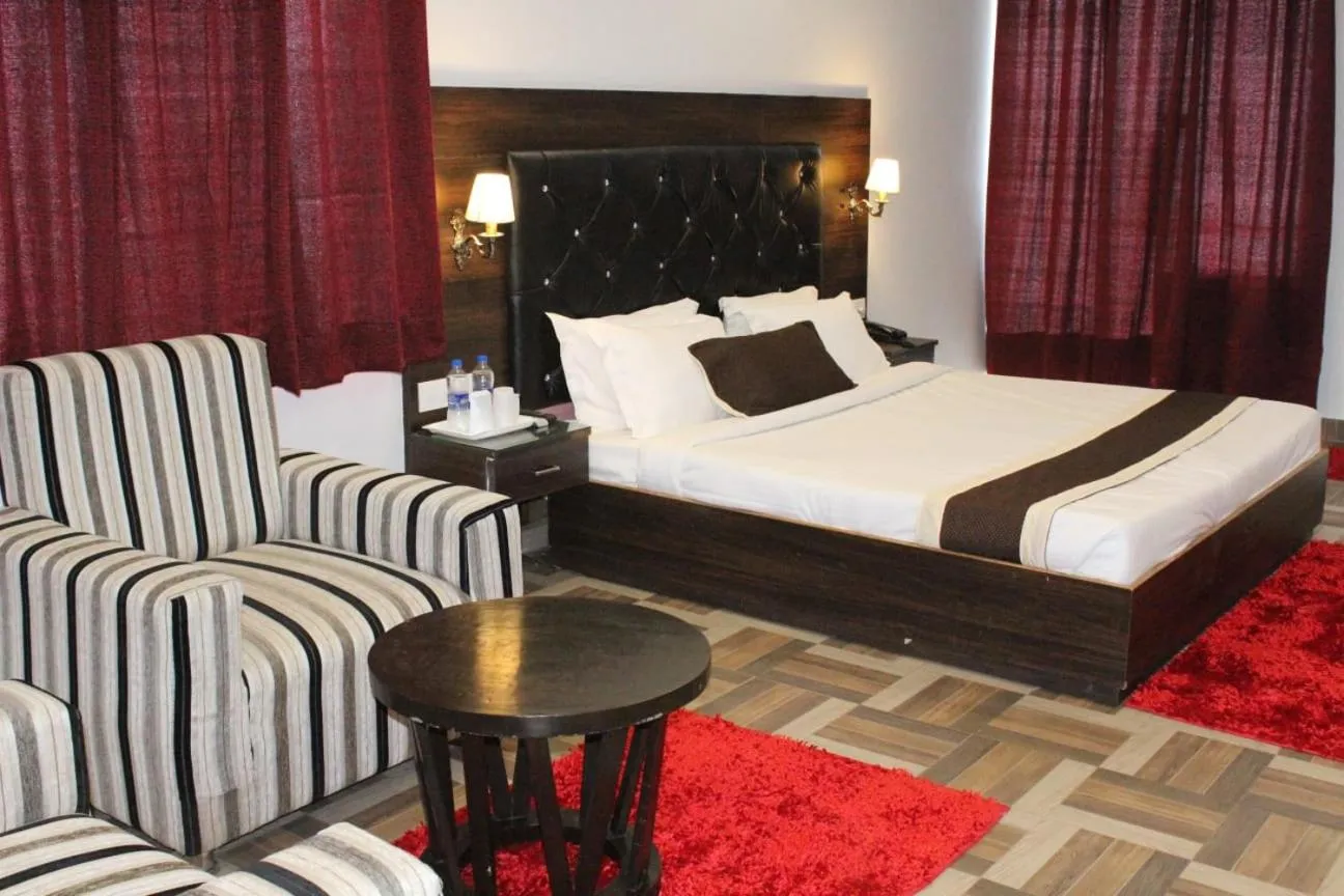 Bed in Marina Group of hotel naddi hills-cricket stadium 9 km-Mcleodganj 2 km- Bhagsunag 4