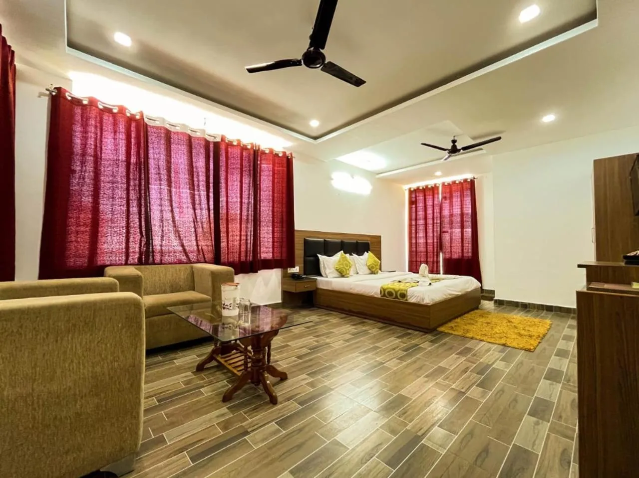 Bed in Marina Group of hotel naddi hills-cricket stadium 9 km-Mcleodganj 2 km- Bhagsunag 4