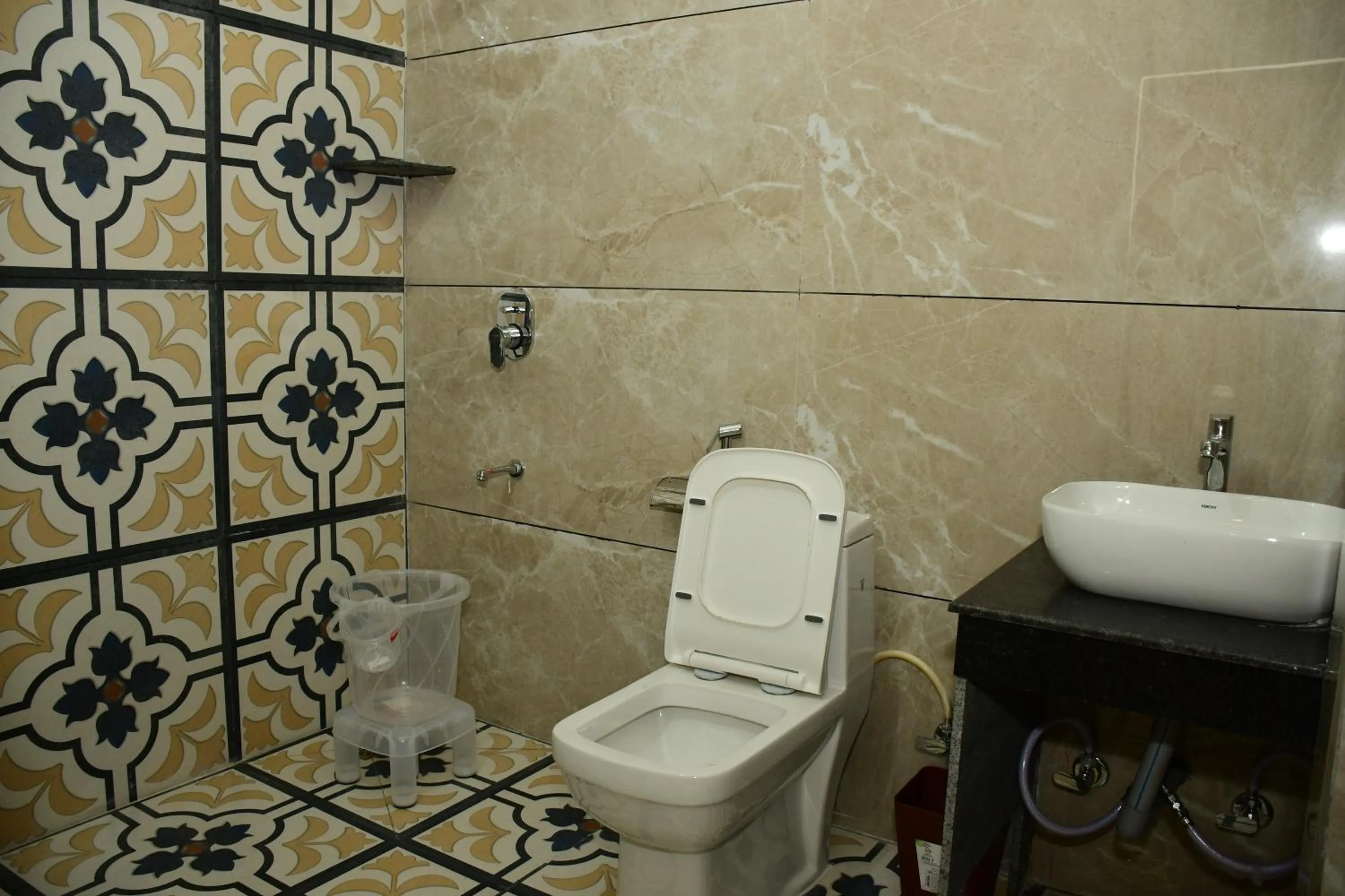 Toilet in The Vantage Haveli