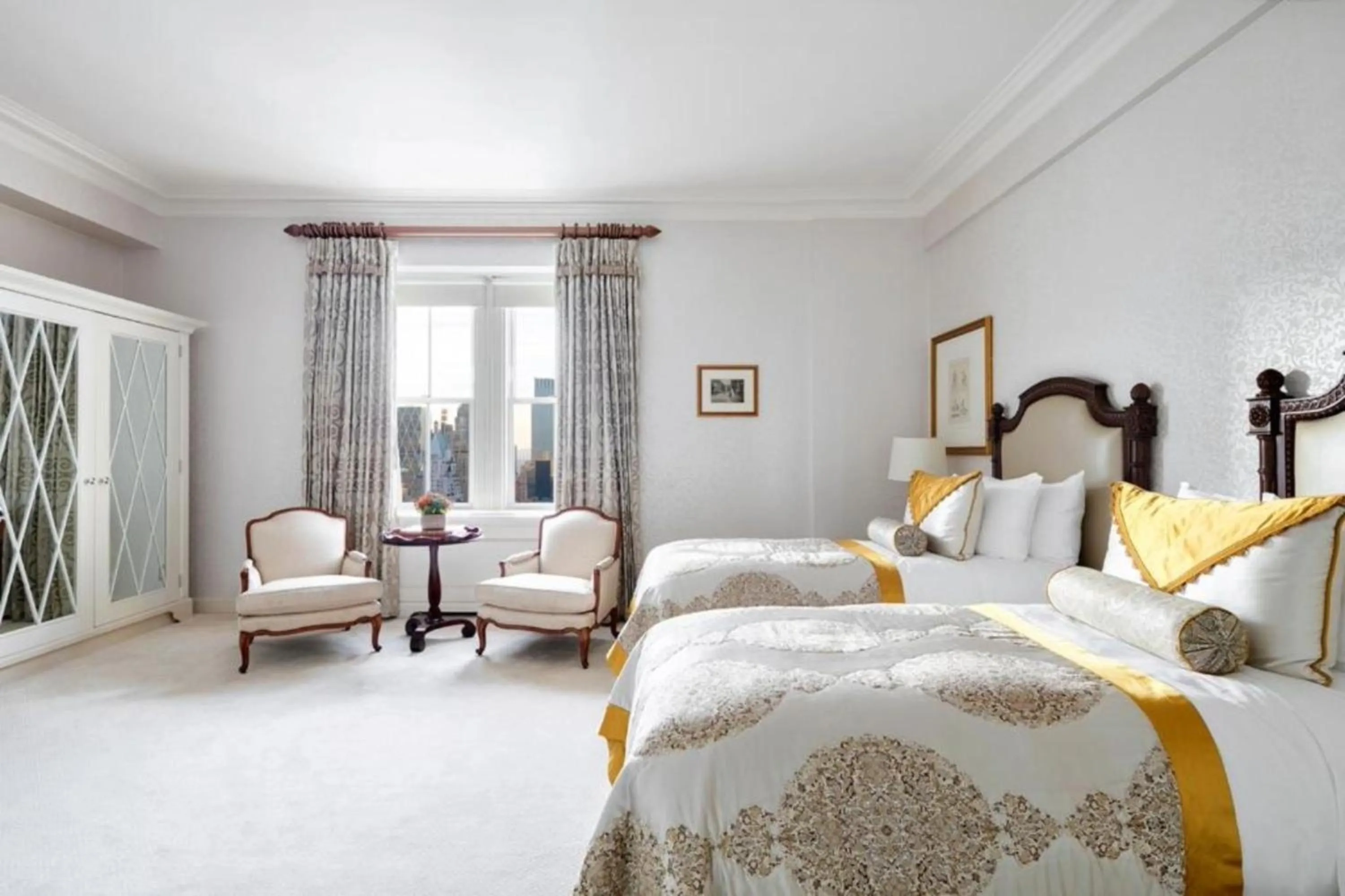 Bedroom, Bed in The Pierre, A Taj Hotel, New York